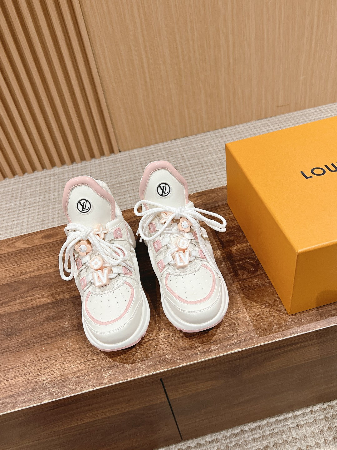 LV ARCHLIGHT SNEAKER IN WHITE MIX LIGHT PINK EMBOSSED CALFSKIN、mysite、Cacoeks