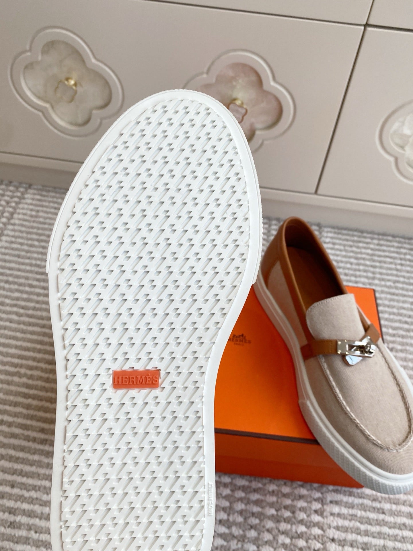 HM 25S SLIP-ON IN LIGHT BEIGE CANVAS AND BROWN LAMBSKIN WITH SILVER HARDWARE、mysite、Cacoeks