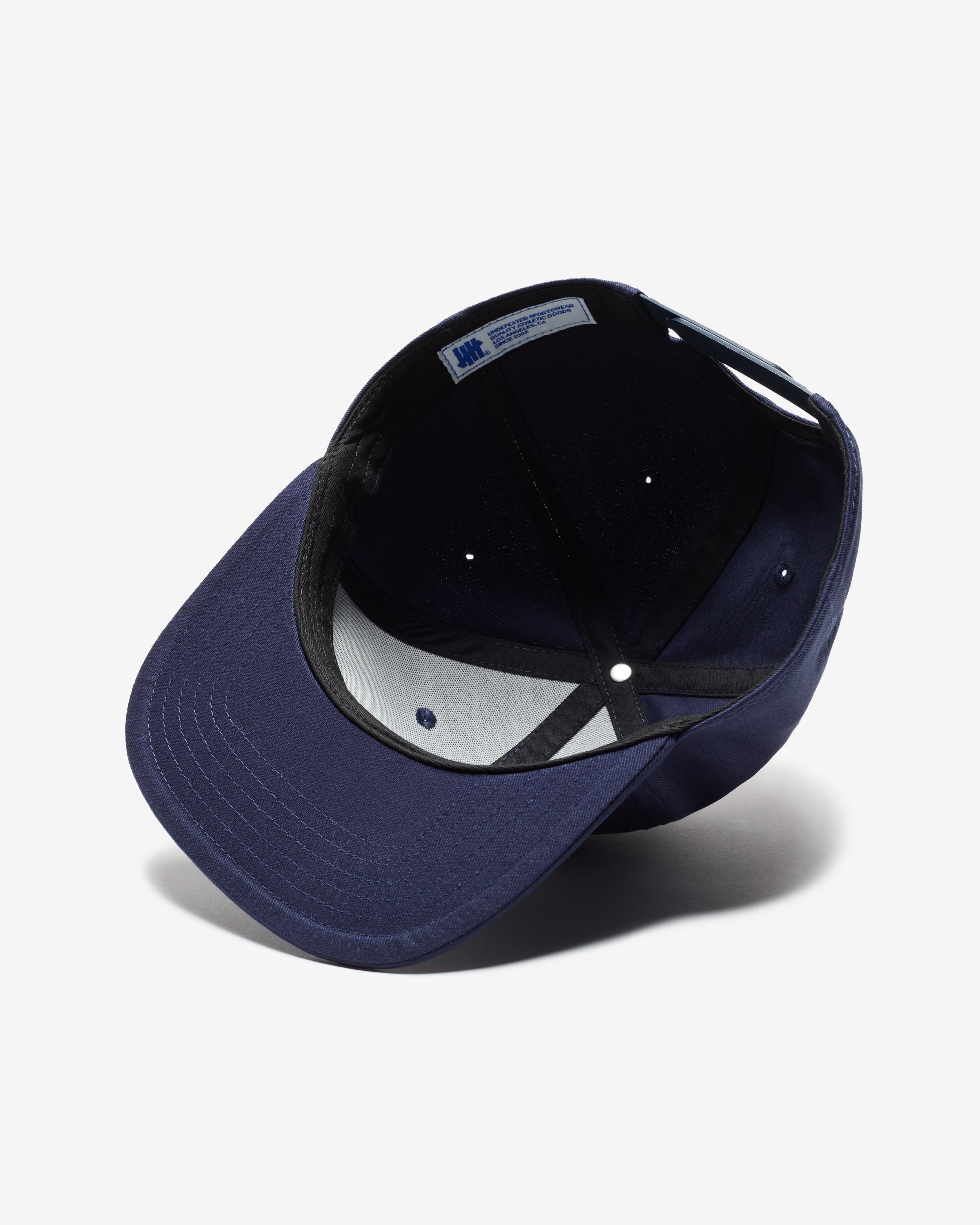 UNDEFEATED SCRIPT LOGO SNAPBACK