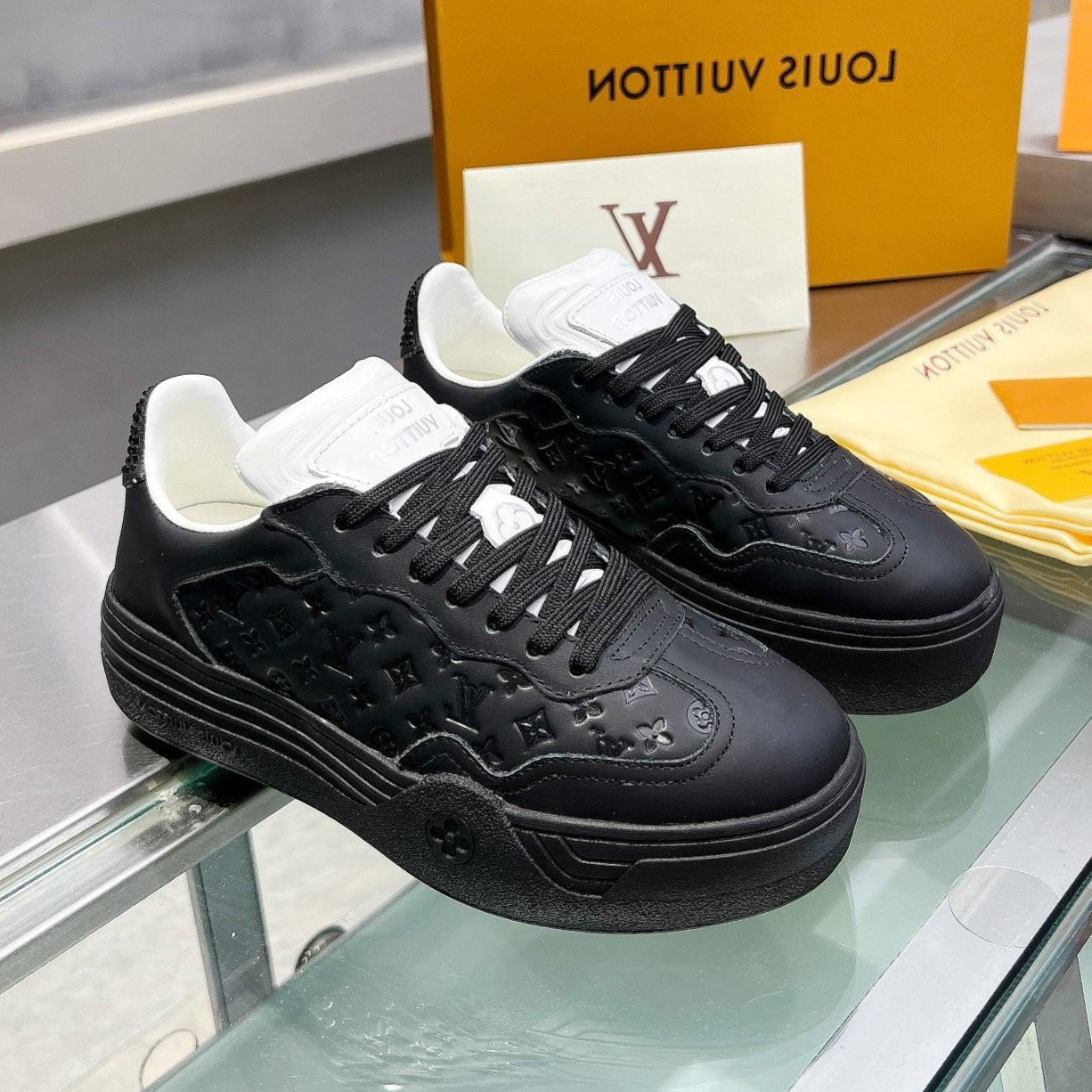 LV WOMEN GROOVY PLATFORM IN BLACK EMBOSSED CALFSKIN、mysite、Cacoeks