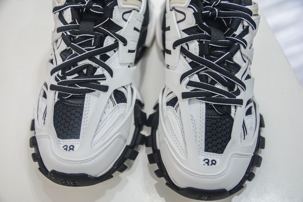 Balenciaga Track Worn Out Trainer in White Black、mysite、Cacoeks