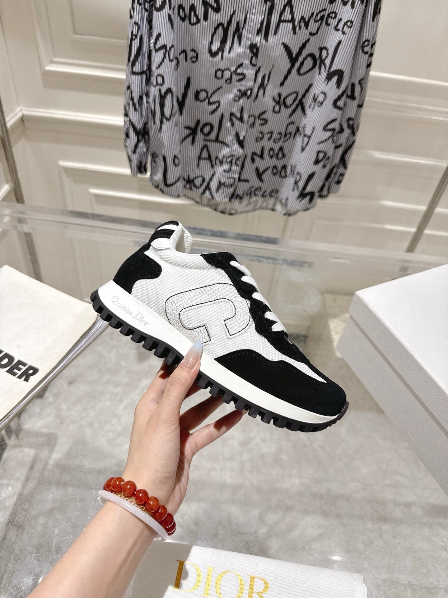 DIOR 25S C'EST DIOR SNEAKER IN WHITE BLACK CALFSKIN AND SUEDE、mysite、Cacoeks