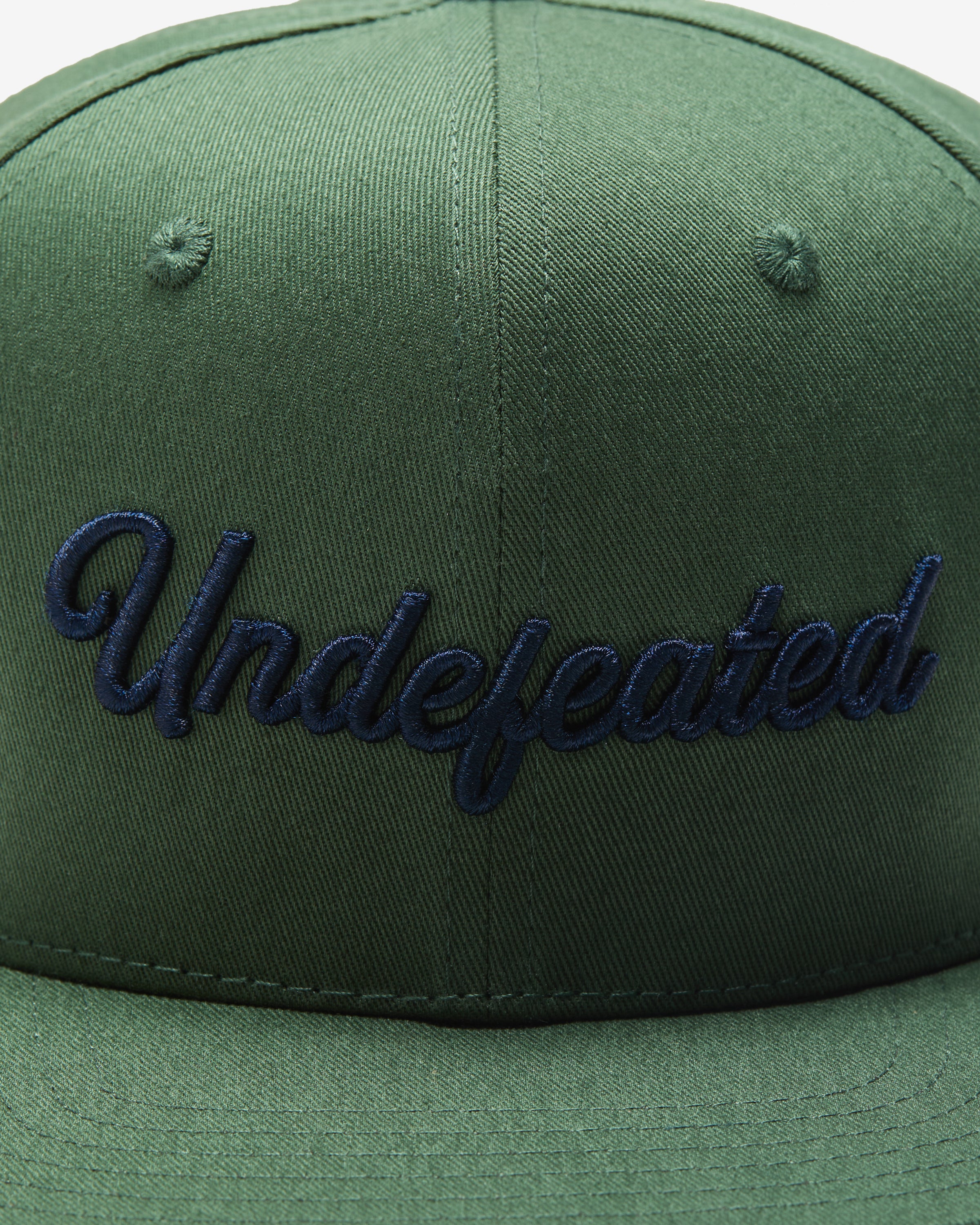 UNDEFEATED SCRIPT LOGO SNAPBACK