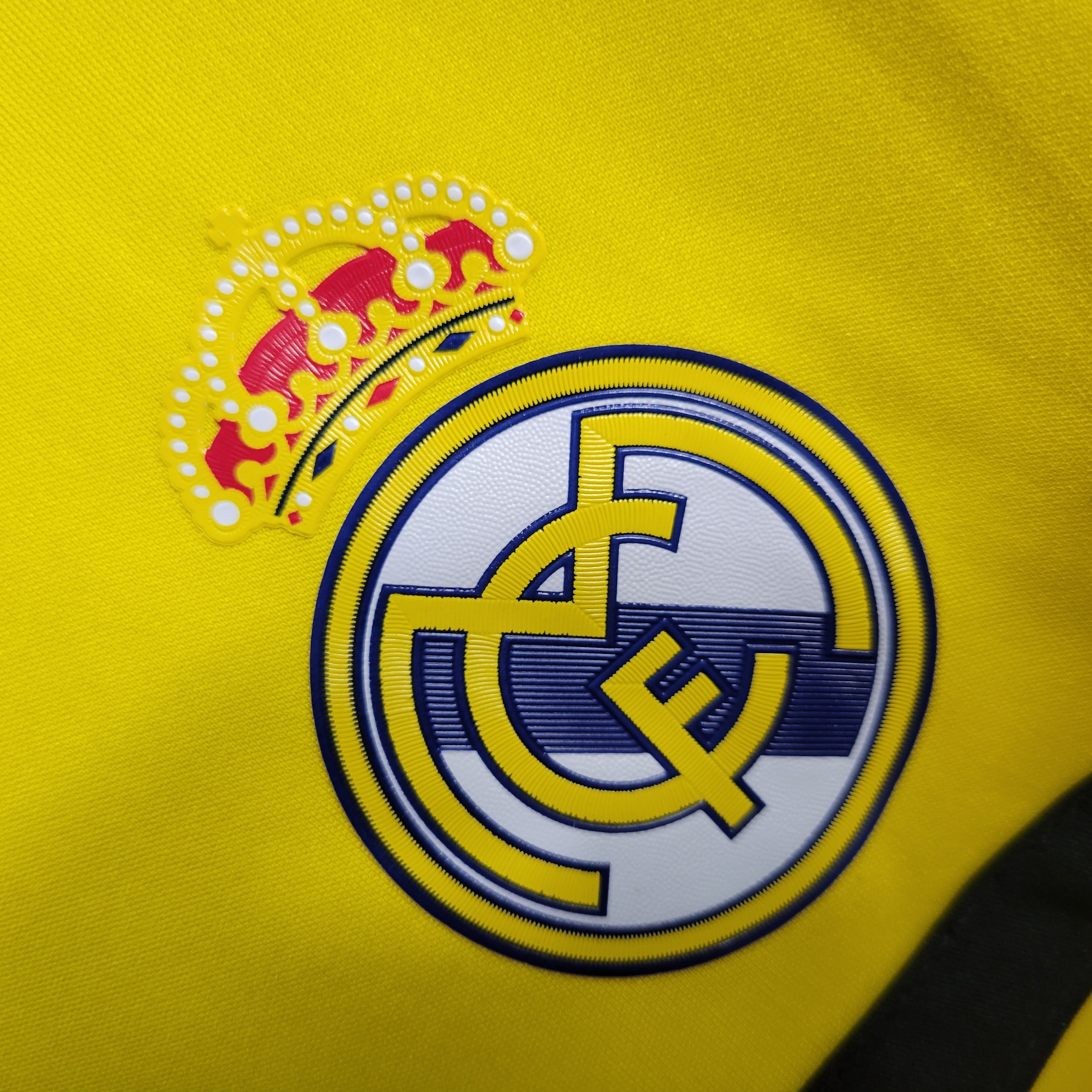 ManixJersey.com | Retro Real Madrid 11-12 Yellow Goalkeeper Jersey -Customize Name, Number and Patch | Worldwide Shipping