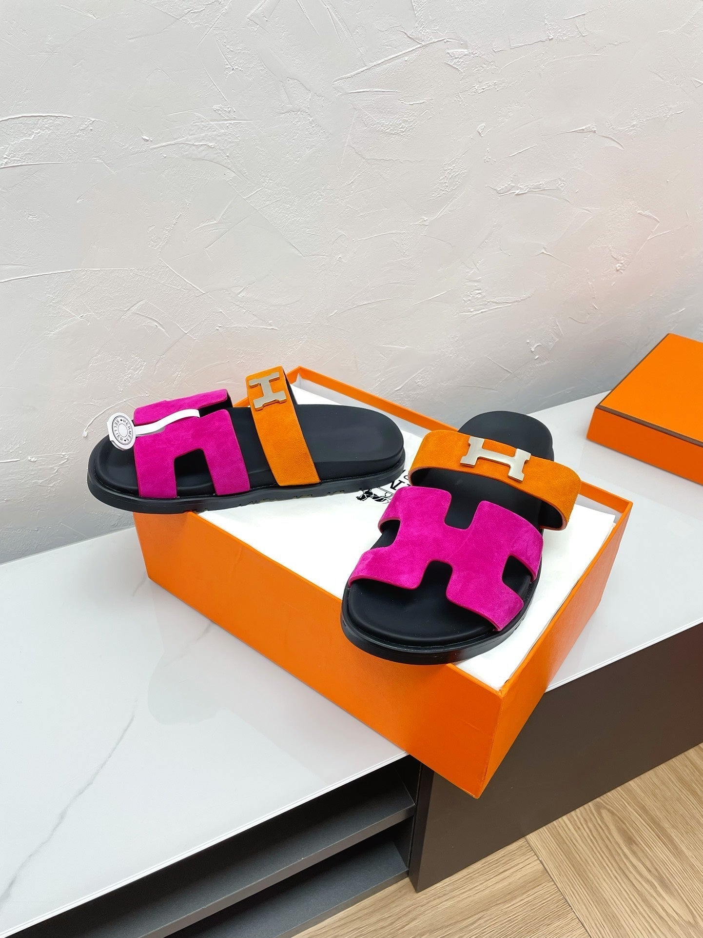 CHYPRE SANDAL DEEP PINK MIX ORANGE SUEDE WITH H BUCKLE、mysite、Cacoeks
