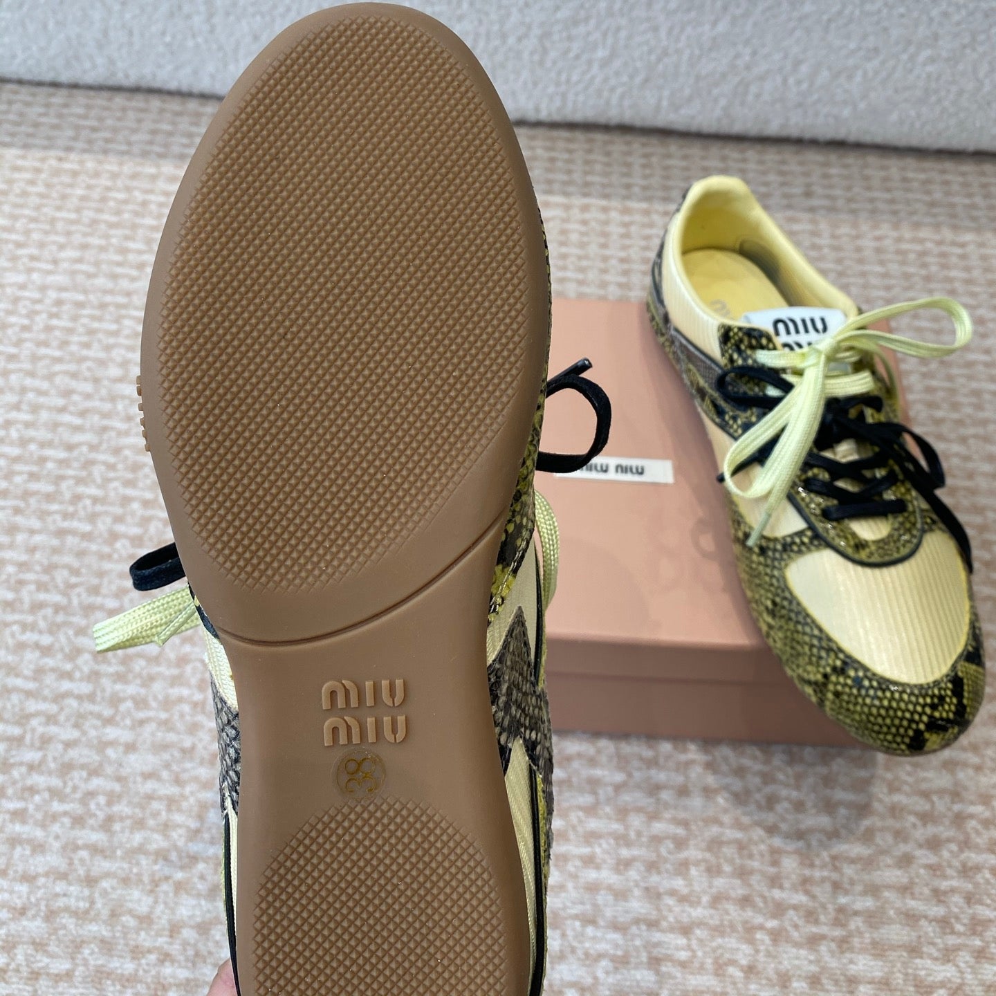 GYMNASIUM SNEAKER IN YELLOW FABRIC SNAKE EFFECT CALFSKIN、mysite、Cacoeks