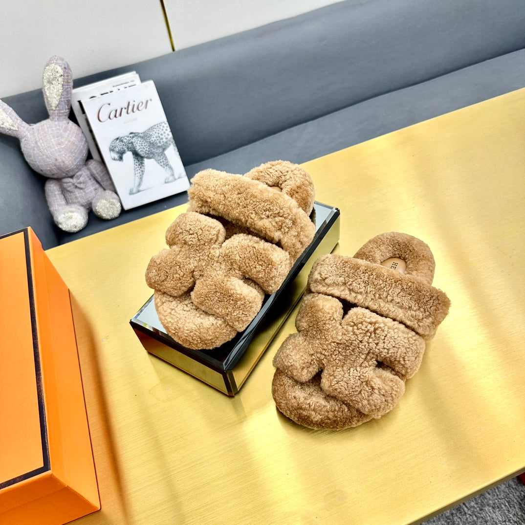 CHYPRE SANDAL IN PEANUT BROWN SHEARLING、mysite、Cacoeks