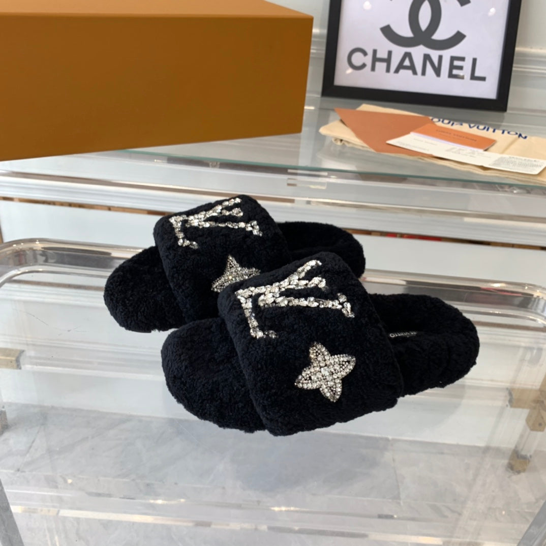 LV WOMEN'S PASEO FLAT SLIPPER IN BLACK FLEECE、mysite、Cacoeks