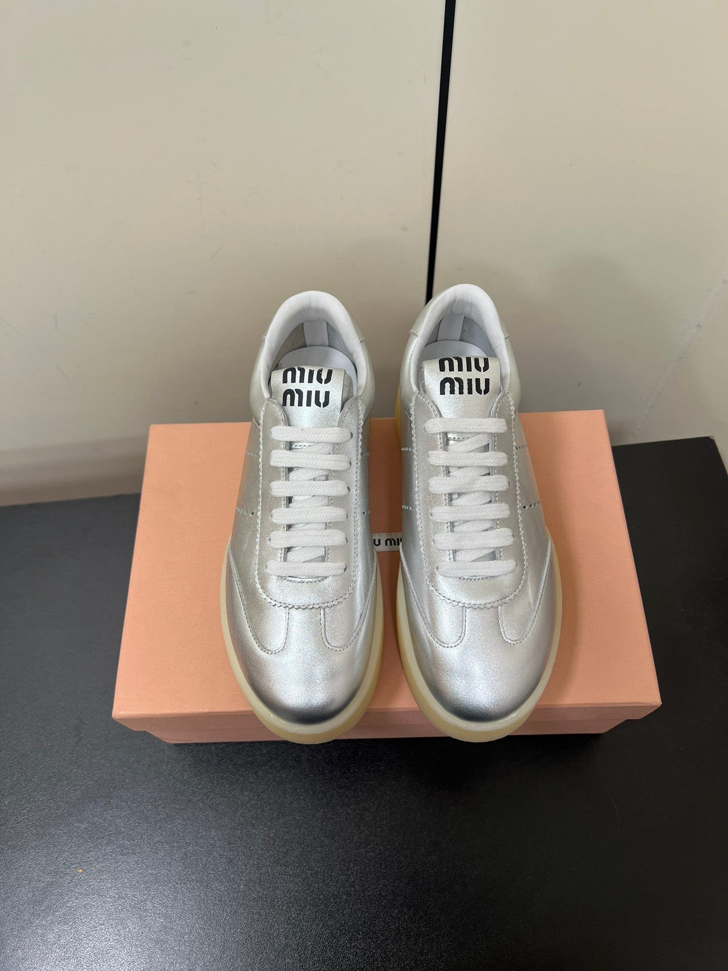 THICK-SOLED RETRO SNEAKERS IN SILVER METALLIC SMOOTH LAMBSKIN、mysite、Cacoeks