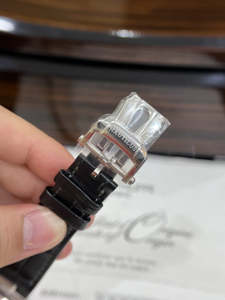 Đồng Hồ Patek Philippe 5726G Dây Da Màu Đen GRF 40 (3)