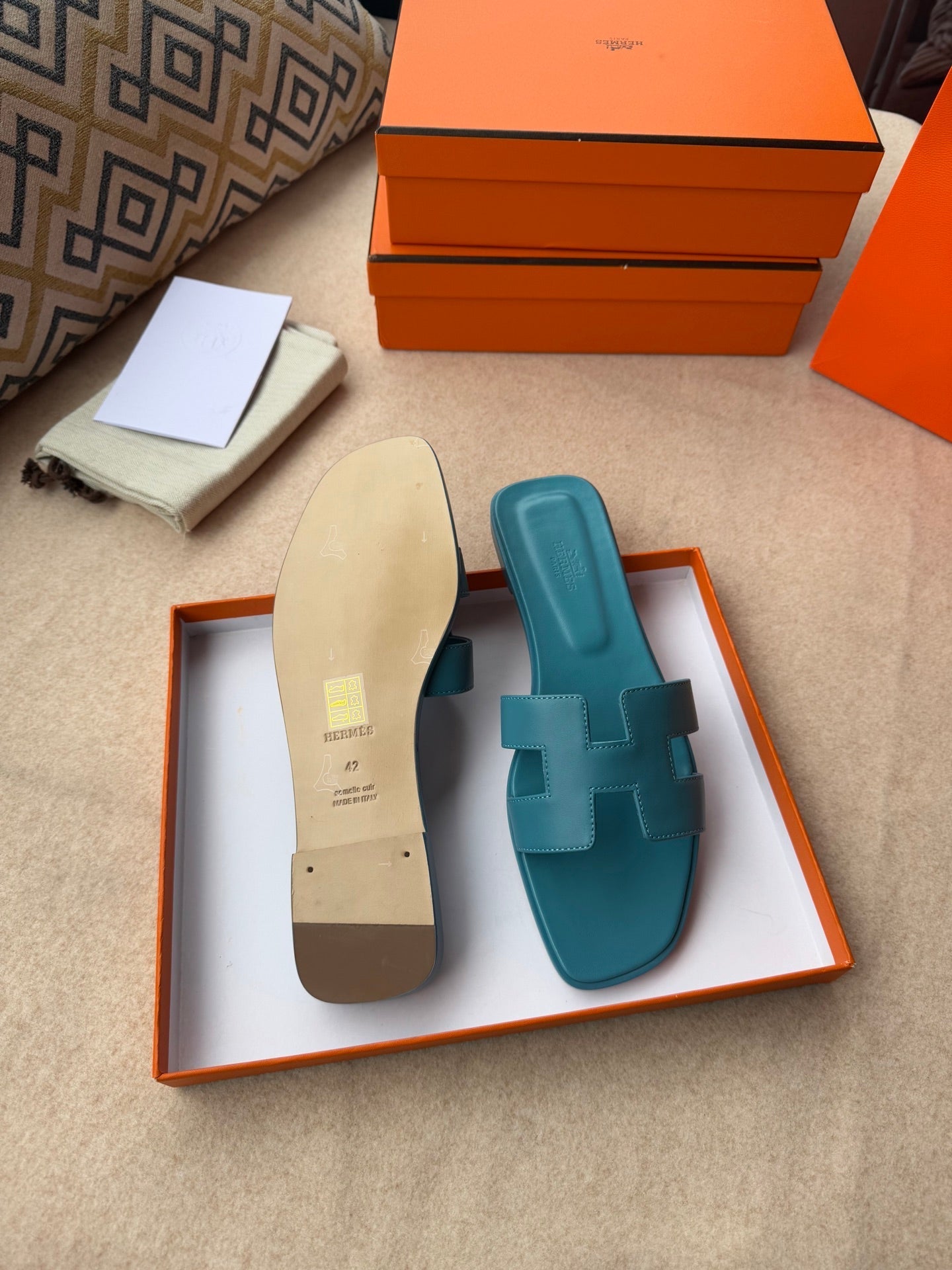 0RAN SANDALS IN SAPPHIRE BLUE CALFSKIN、mysite、Cacoeks