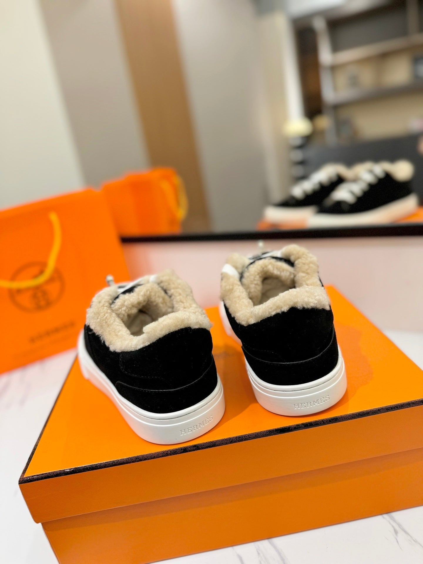 DAY SNEAKER IN BLACK SUEDE AND FLEECE LINING、mysite、Cacoeks