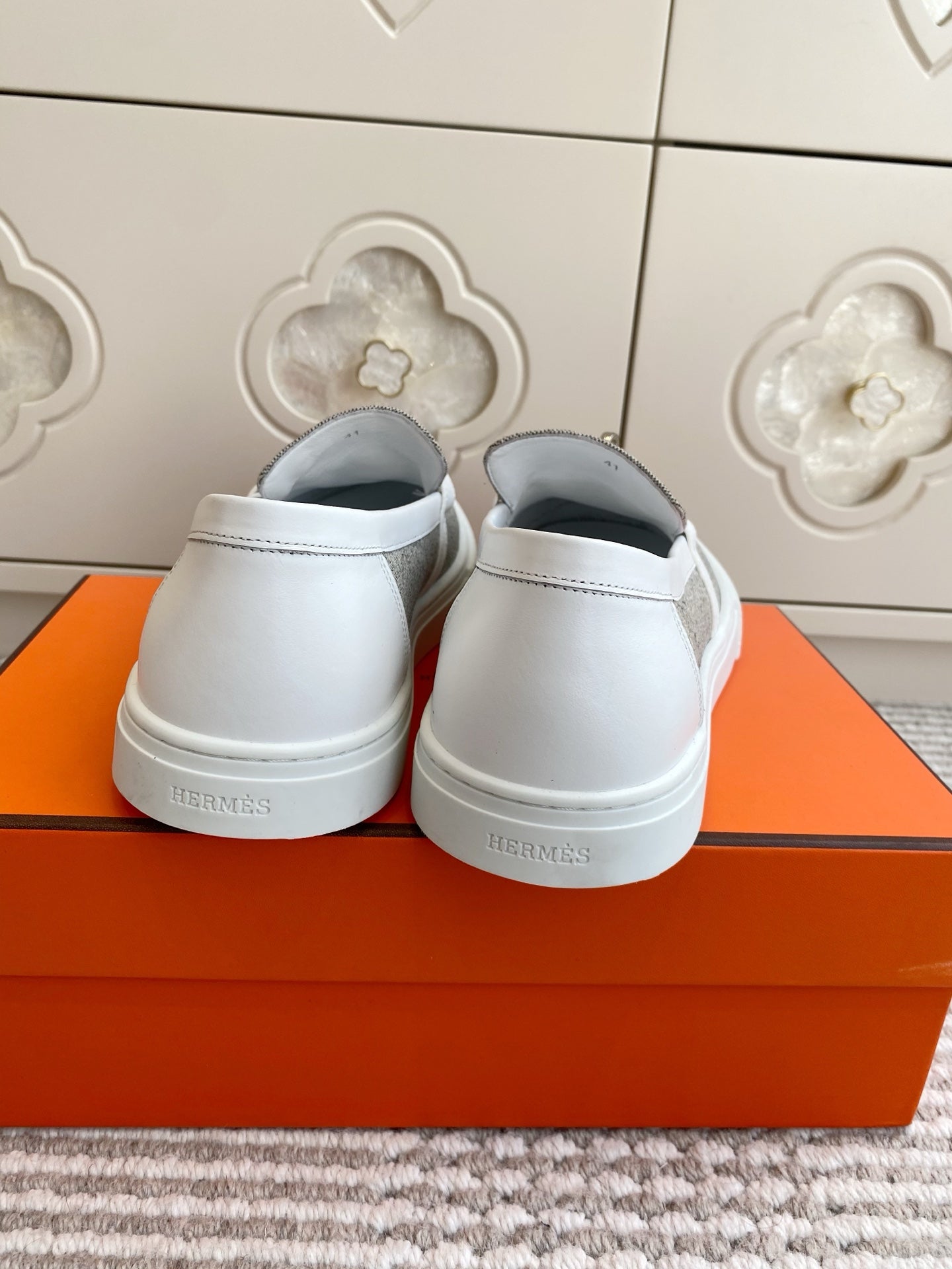 HM 25S SLIP-ON IN LIGHT GREY CANVAS WITH SILVER HARDWARE、mysite、Cacoeks