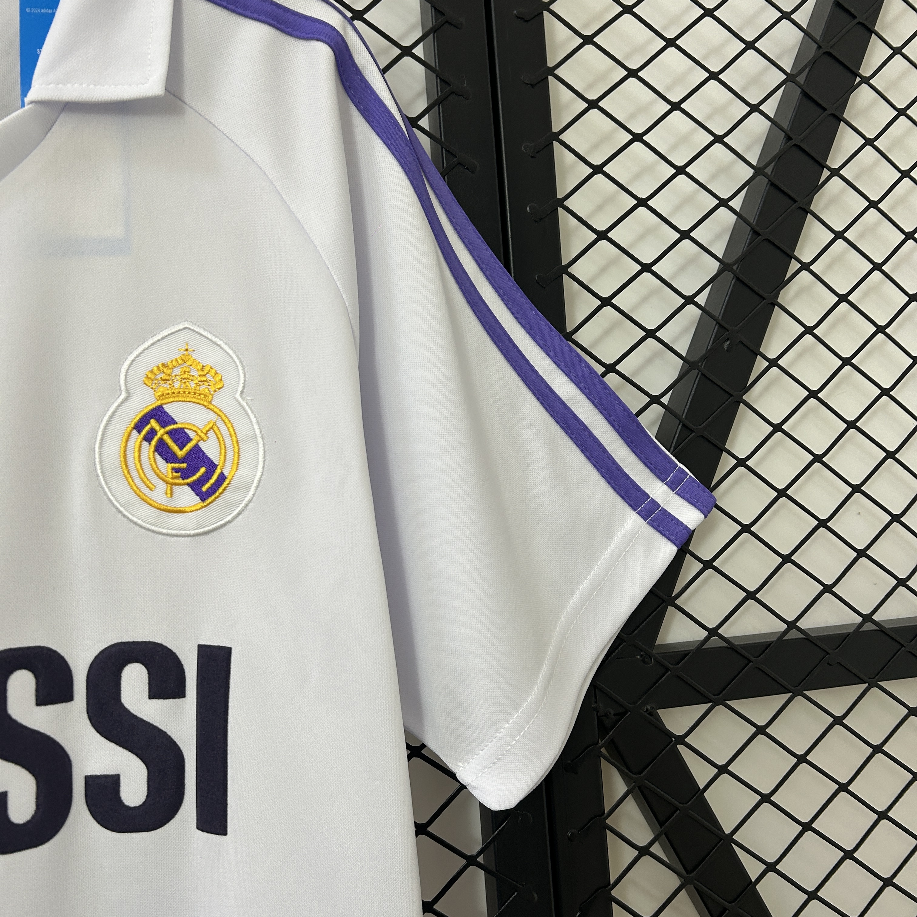 GlobeJersey-Retro Real Madrid 1984-85 Home Jersey