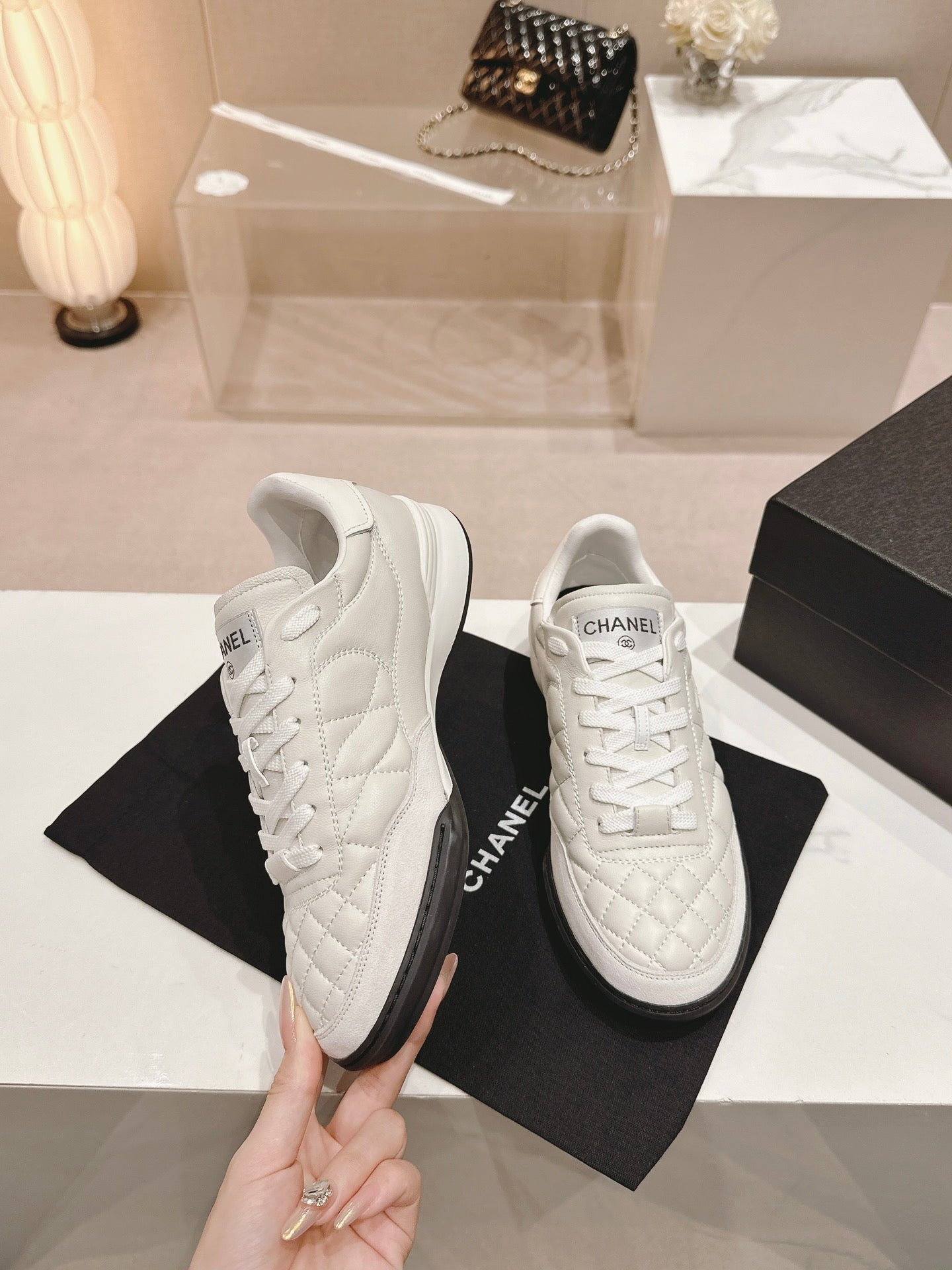 SNEAKERS IN GLOSSY WHITE LAMBSKIN、mysite、Cacoeks