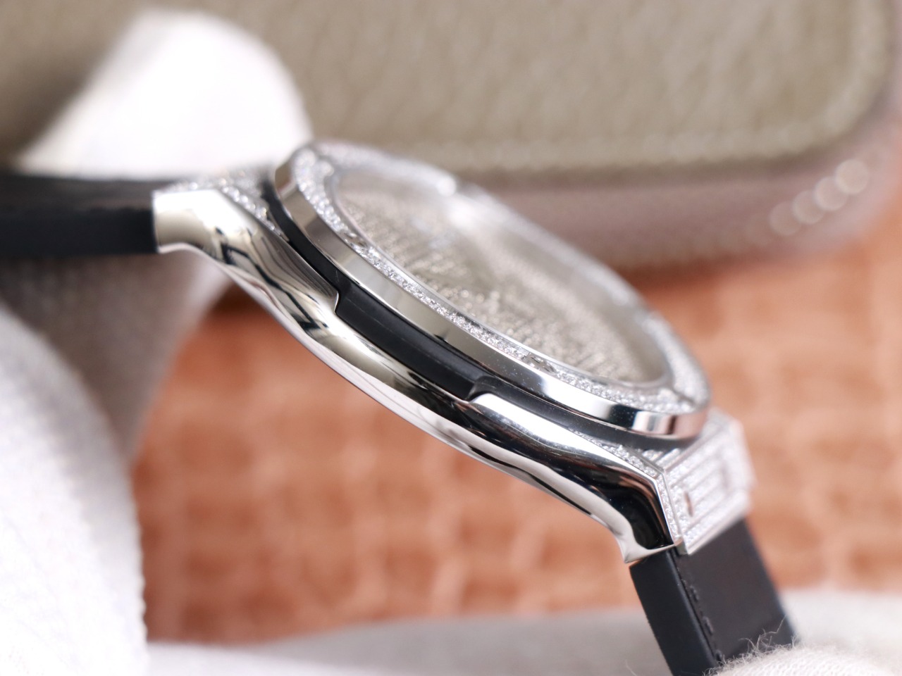 Hublot Classic Fusion Skull Titanium Full Pave 511.NX.9000.LR.1704.SKULL 45mm-fasswatch