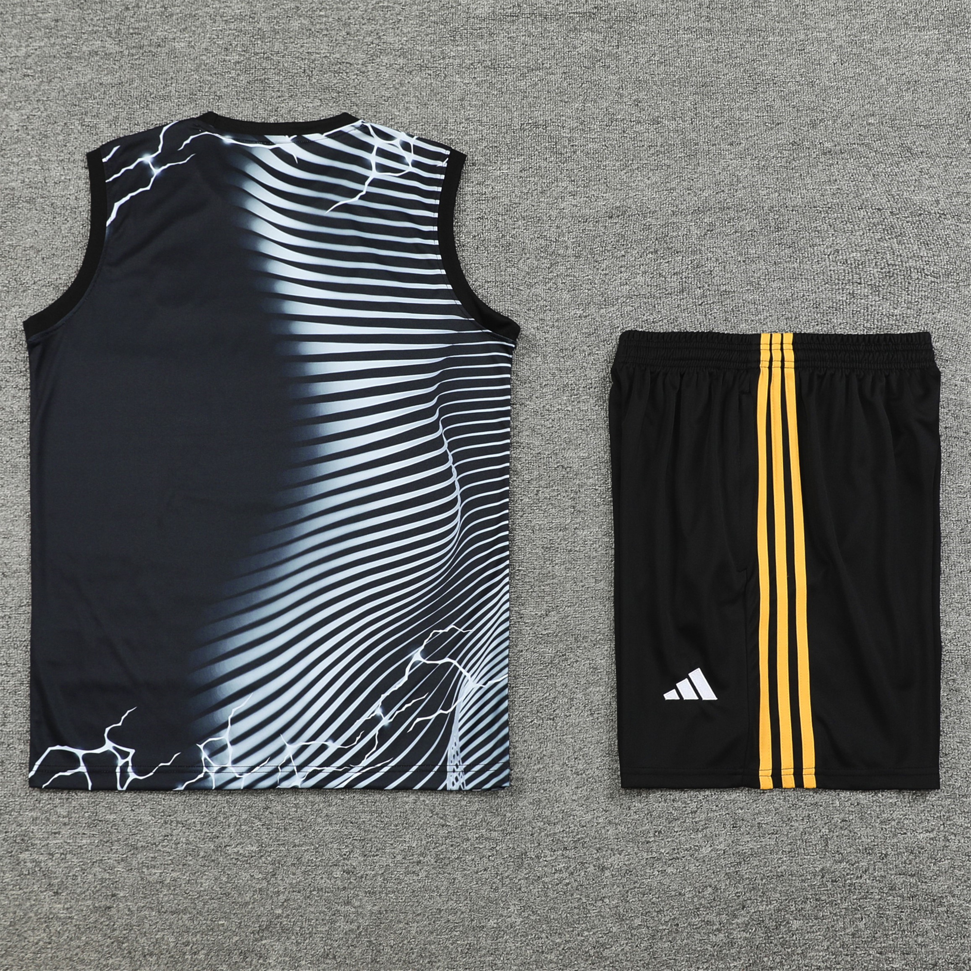 Higojerseys-Real Madrid 24-25 Vest Training Set - White & Black Leopard