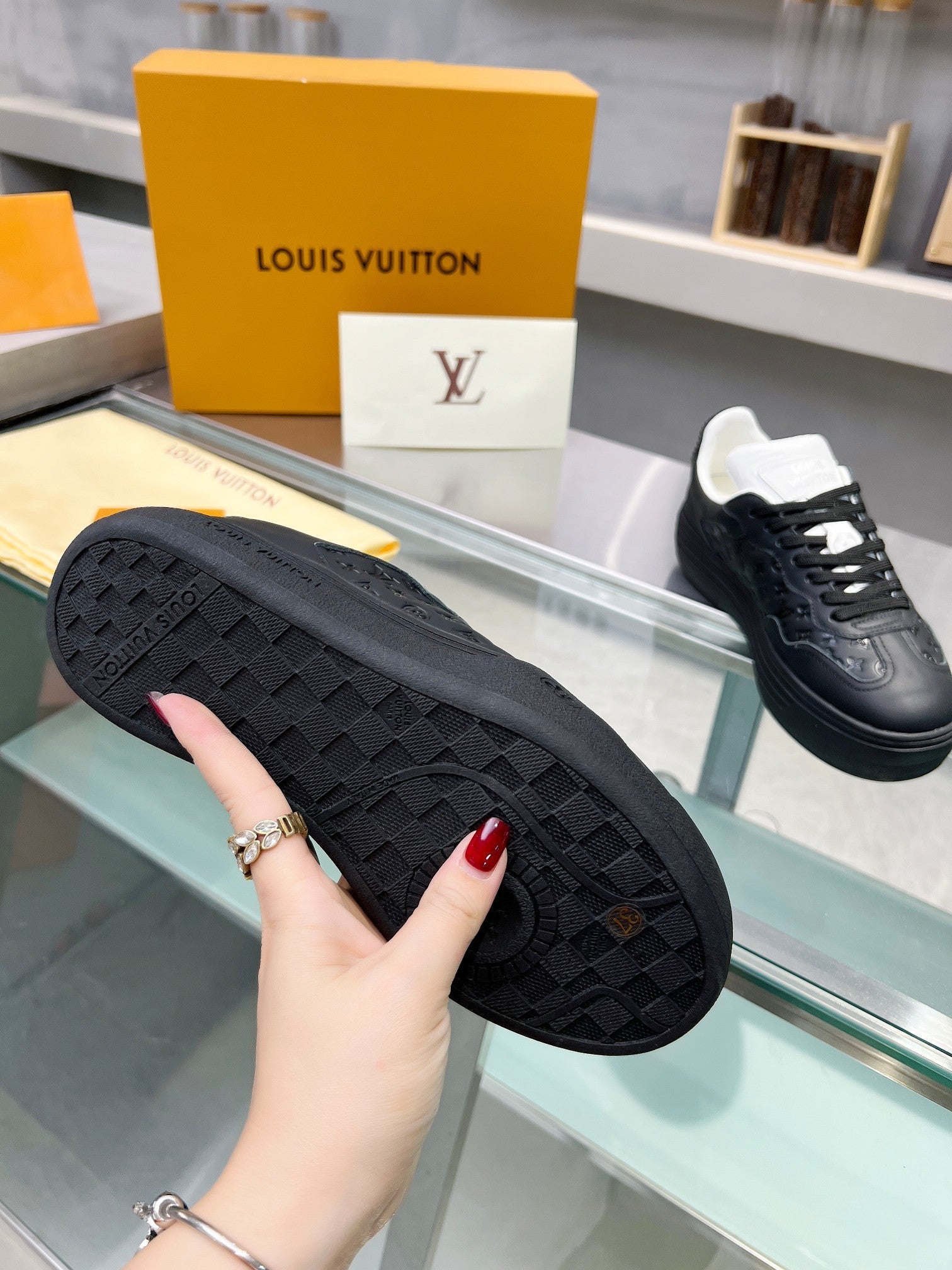 LV WOMEN GROOVY PLATFORM IN BLACK EMBOSSED CALFSKIN、mysite、Cacoeks