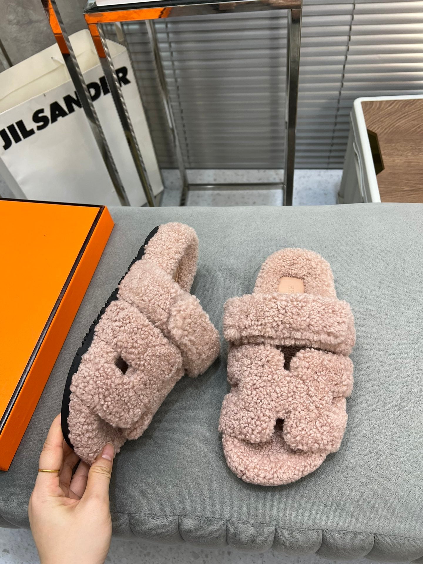 CHYPRE SLIPPERS IN ROSY BROWN LAMB WOOL、mysite、Cacoeks