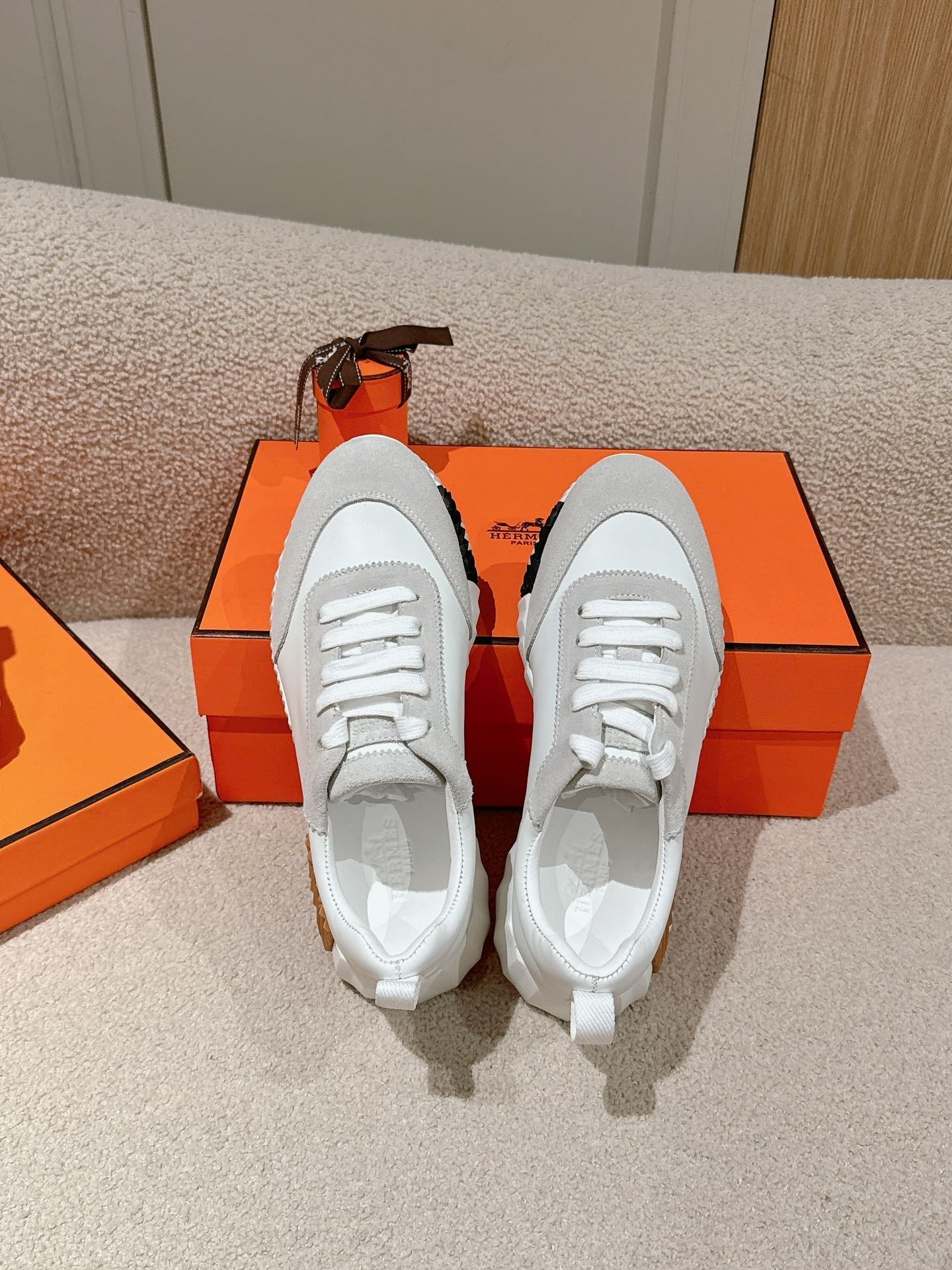 MAINLAND SNEAKER IN PALE GRAY SUEDE AND WHITE CALFSKIN 959308、mysite、Cacoeks