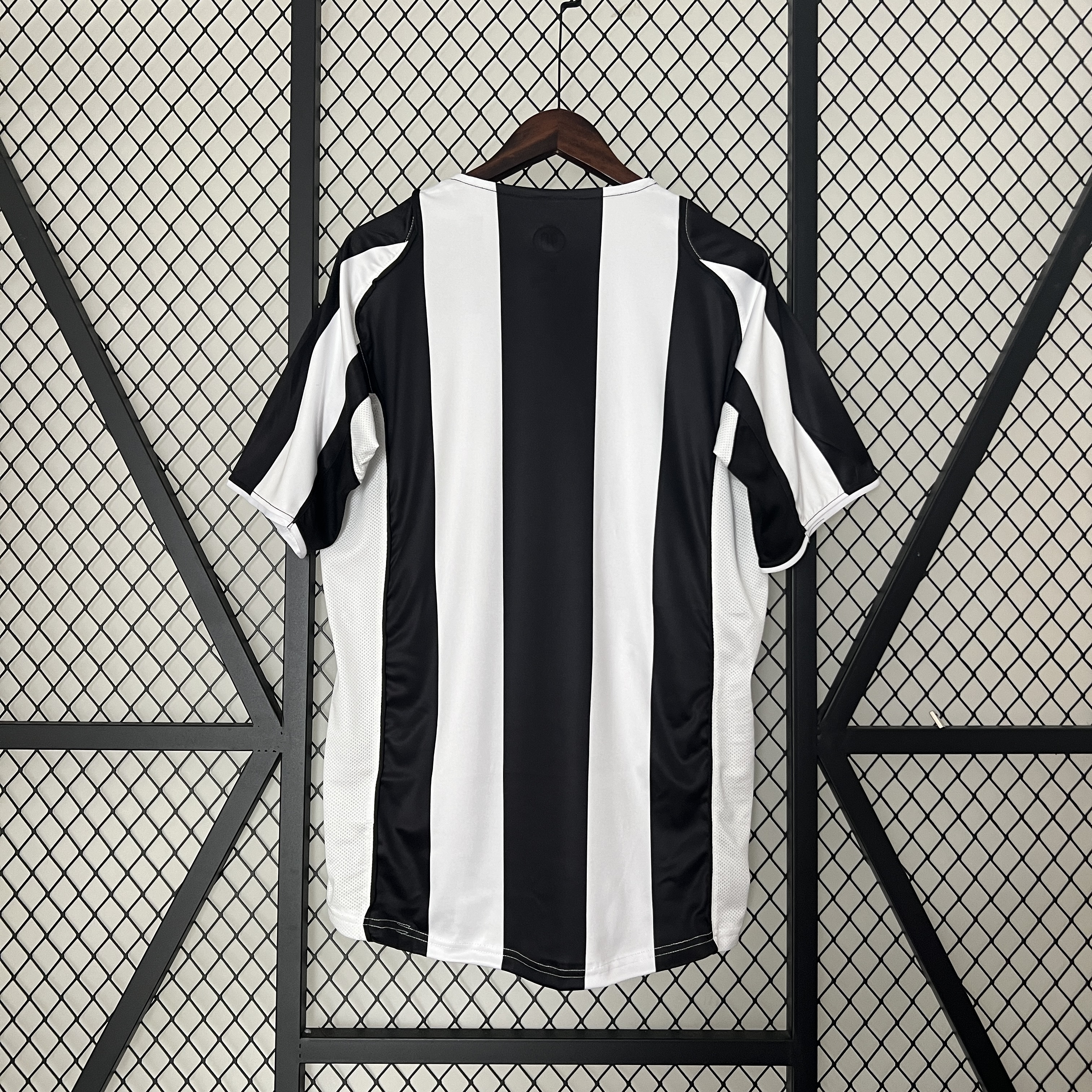 ManixJersey.com | Retro Juventus 2004-05 Home Stadium Jersey -Customize Name, Number and Patch | Worldwide Shipping