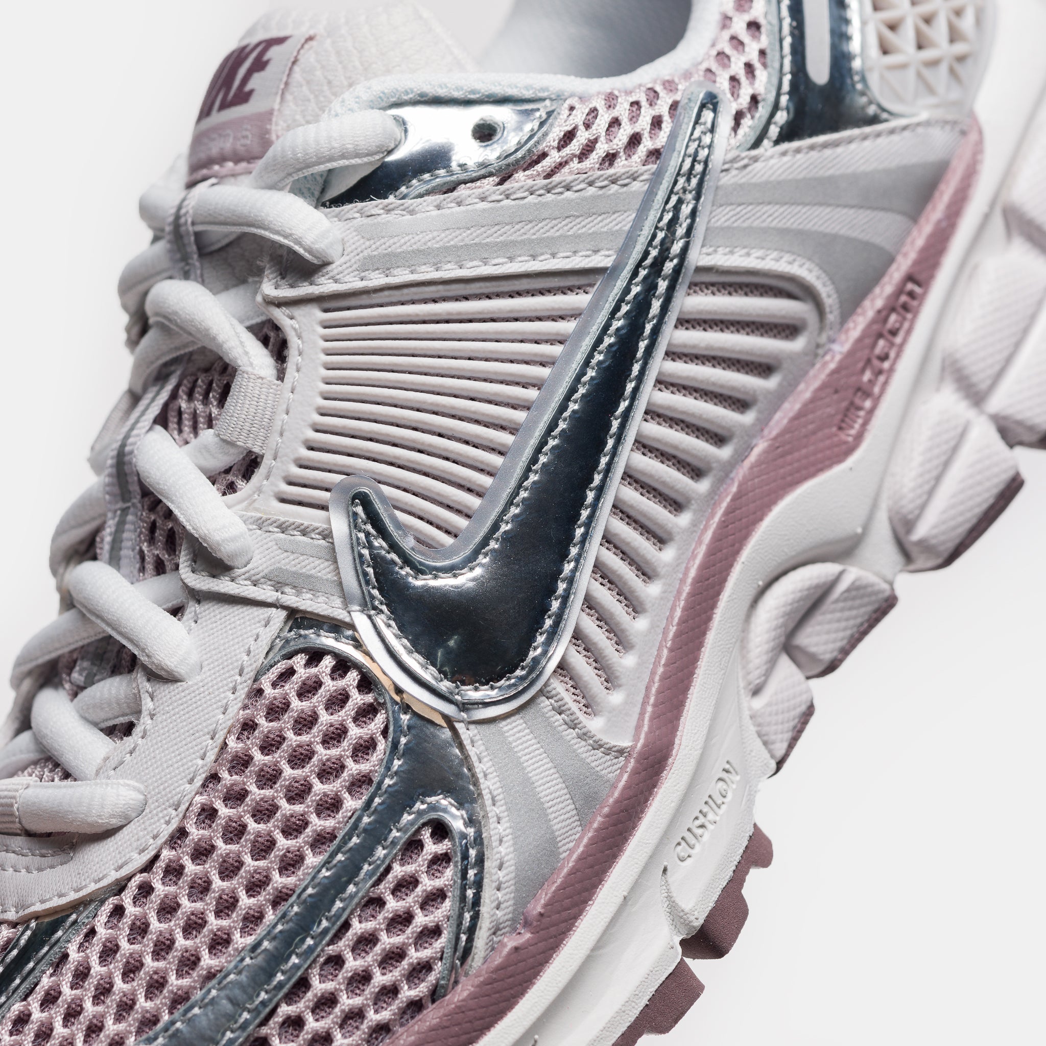 Zoom Vomero 5 Sneaker in Vast Grey/Metallic Silver