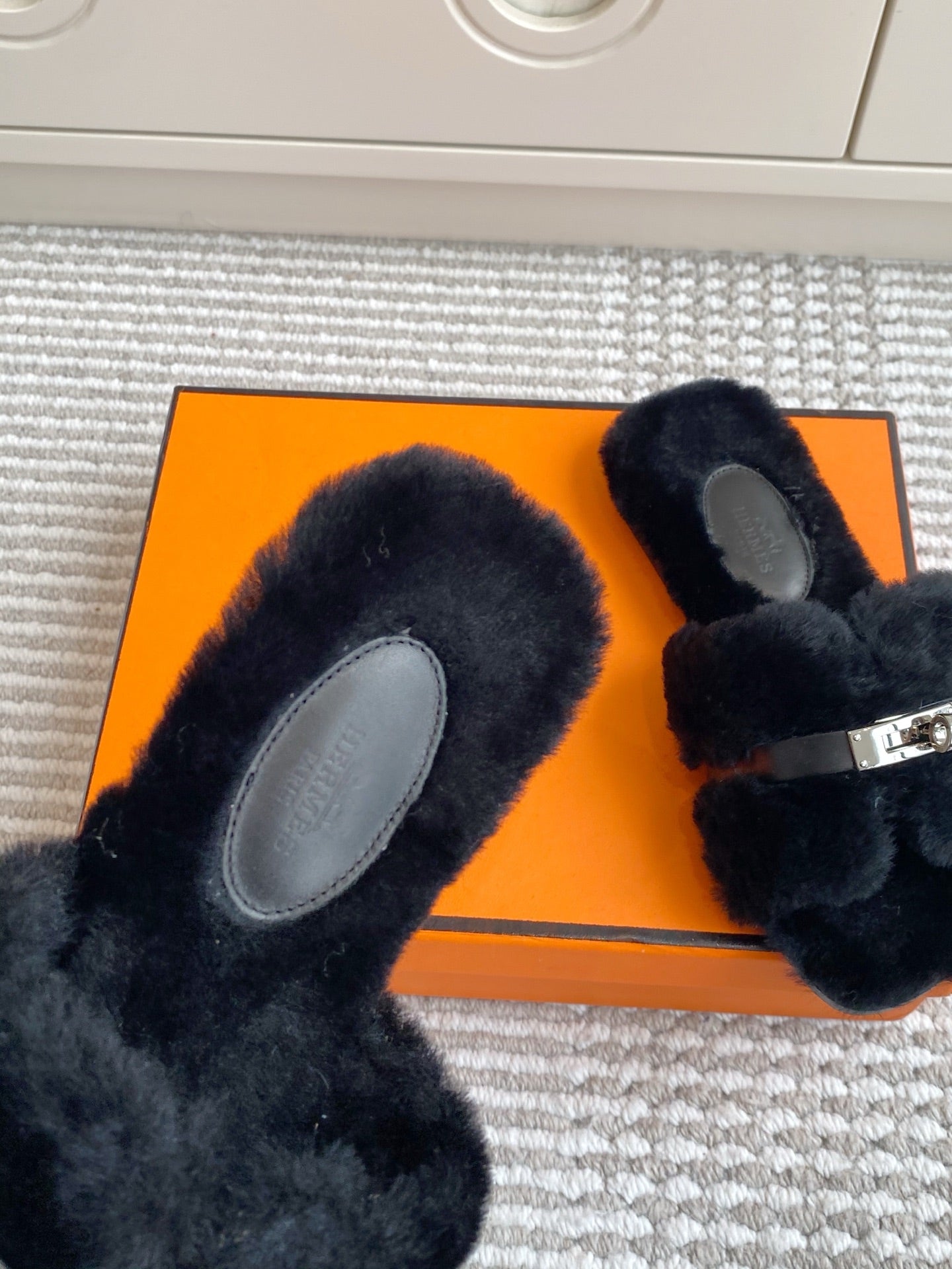 HM 25S ECLAIR SANDAL IN BLACK SHEARLING WITH SILVER HARDWARE、mysite、Cacoeks