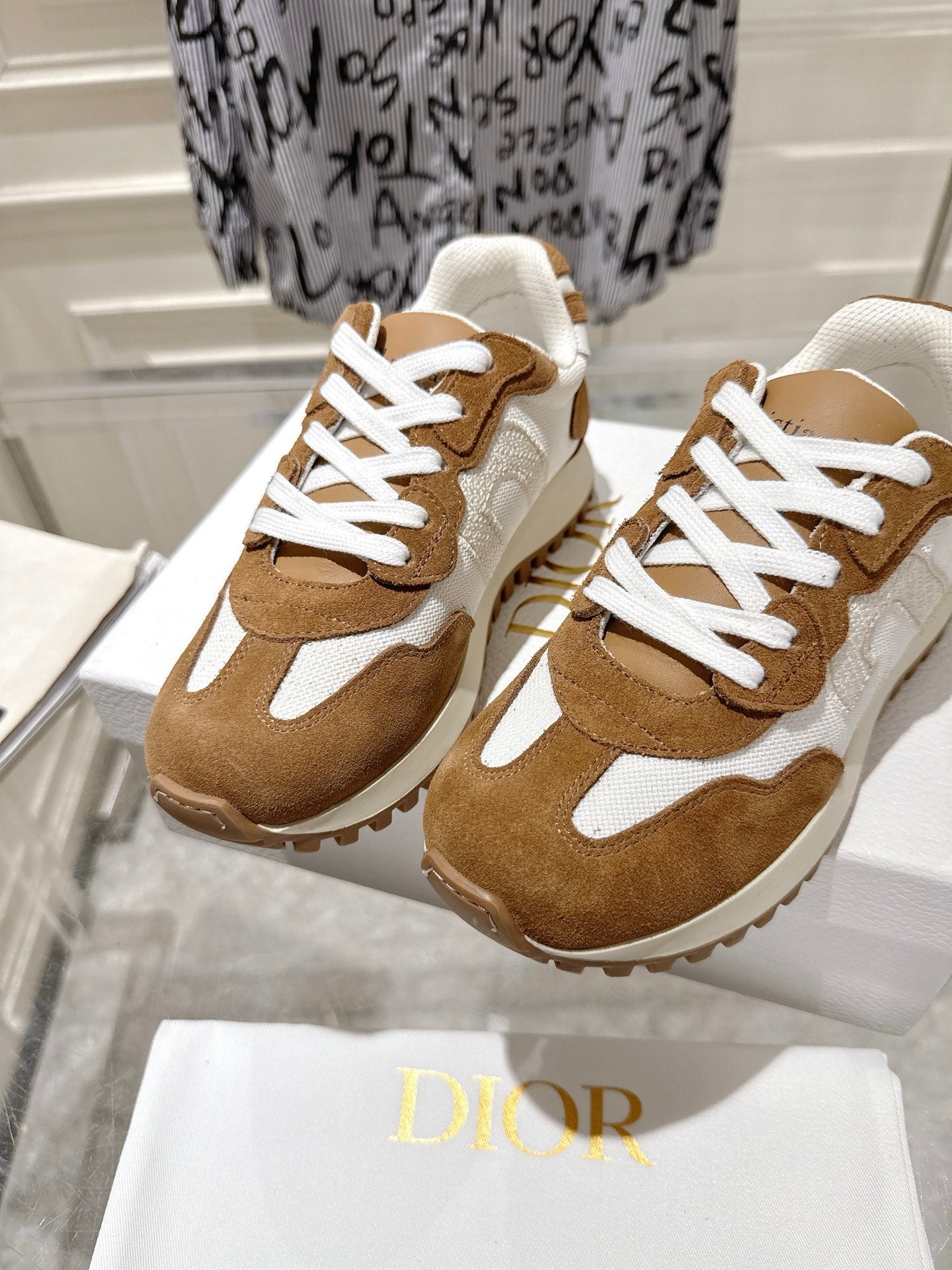 DIOR 25S C'EST DIOR SNEAKER IN WHITE HAZELNUT CALFSKIN AND SUEDE、mysite、Cacoeks