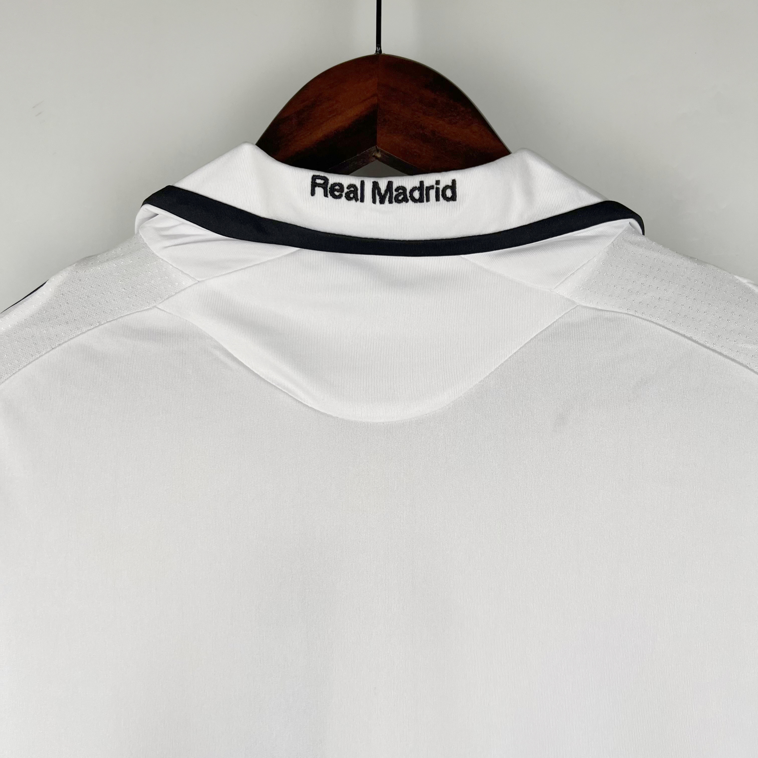 ManixJersey.com | Retro Real Madrid 08-09 Home Stadium Jersey -Customize Name, Number and Patch | Worldwide Shipping