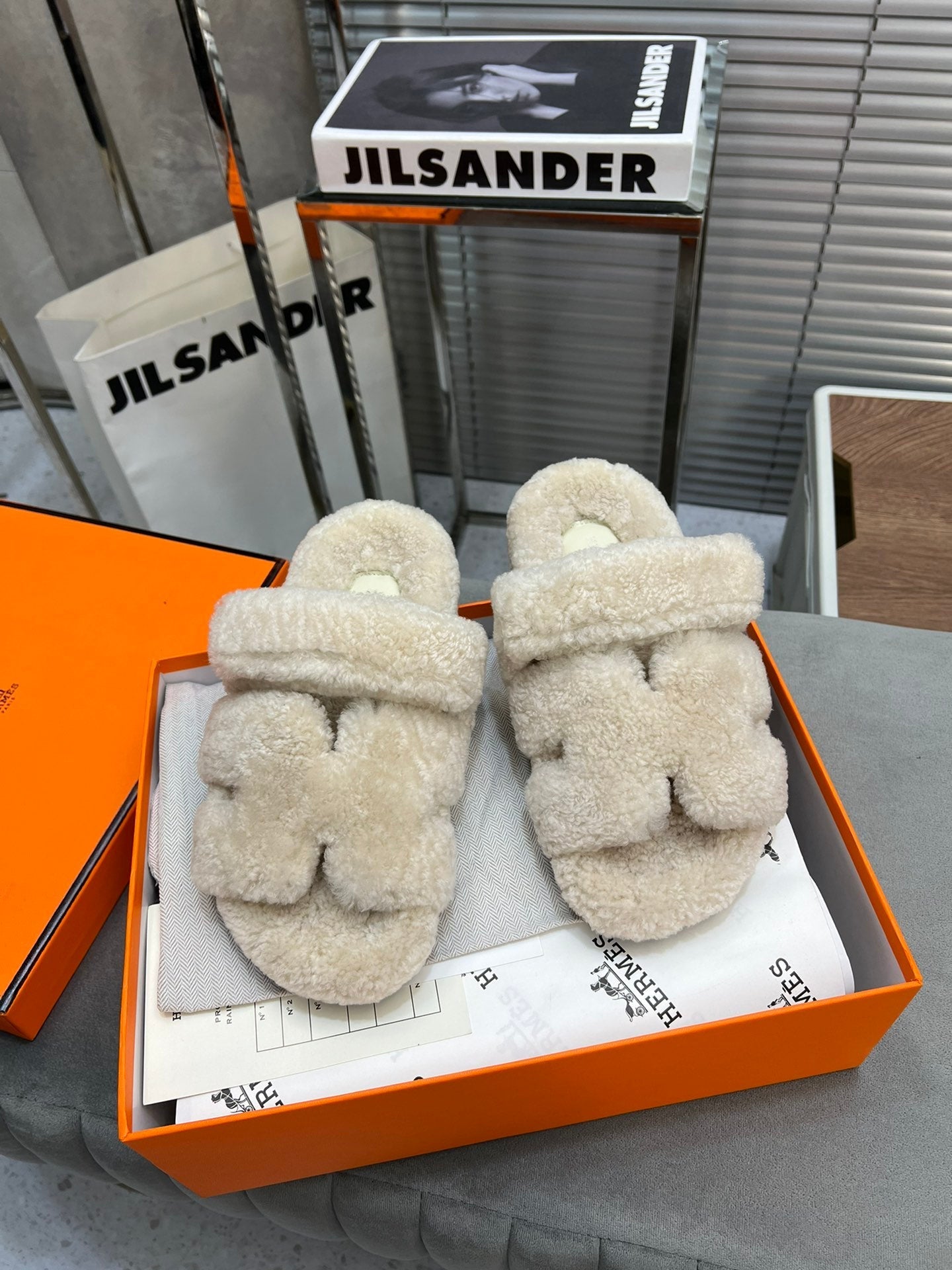 CHYPRE SLIPPERS IN BISQUE BEIGE LAMB WOOL、mysite、Cacoeks