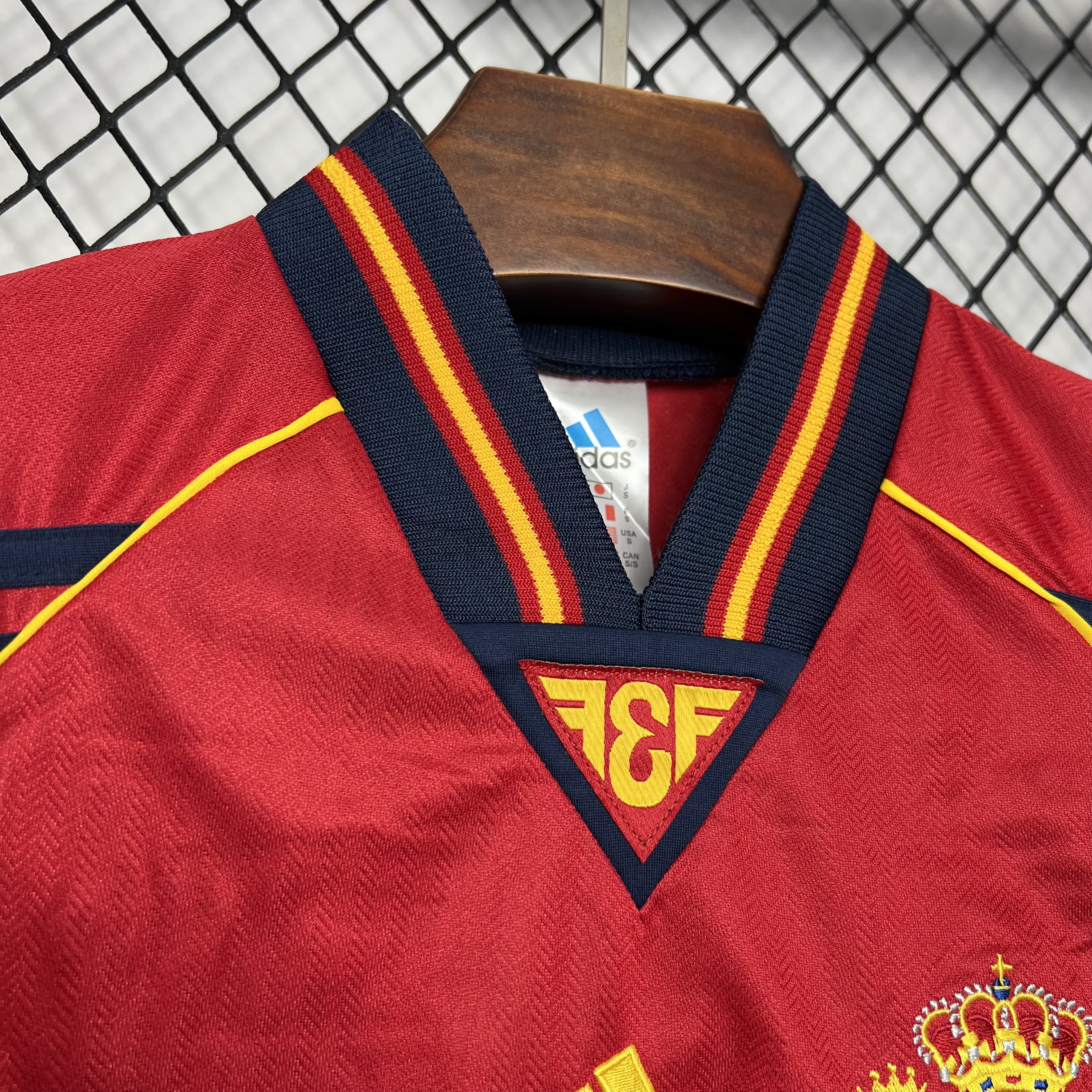 Higojerseys-Retro Spain 1998 Home Stadium Jersey