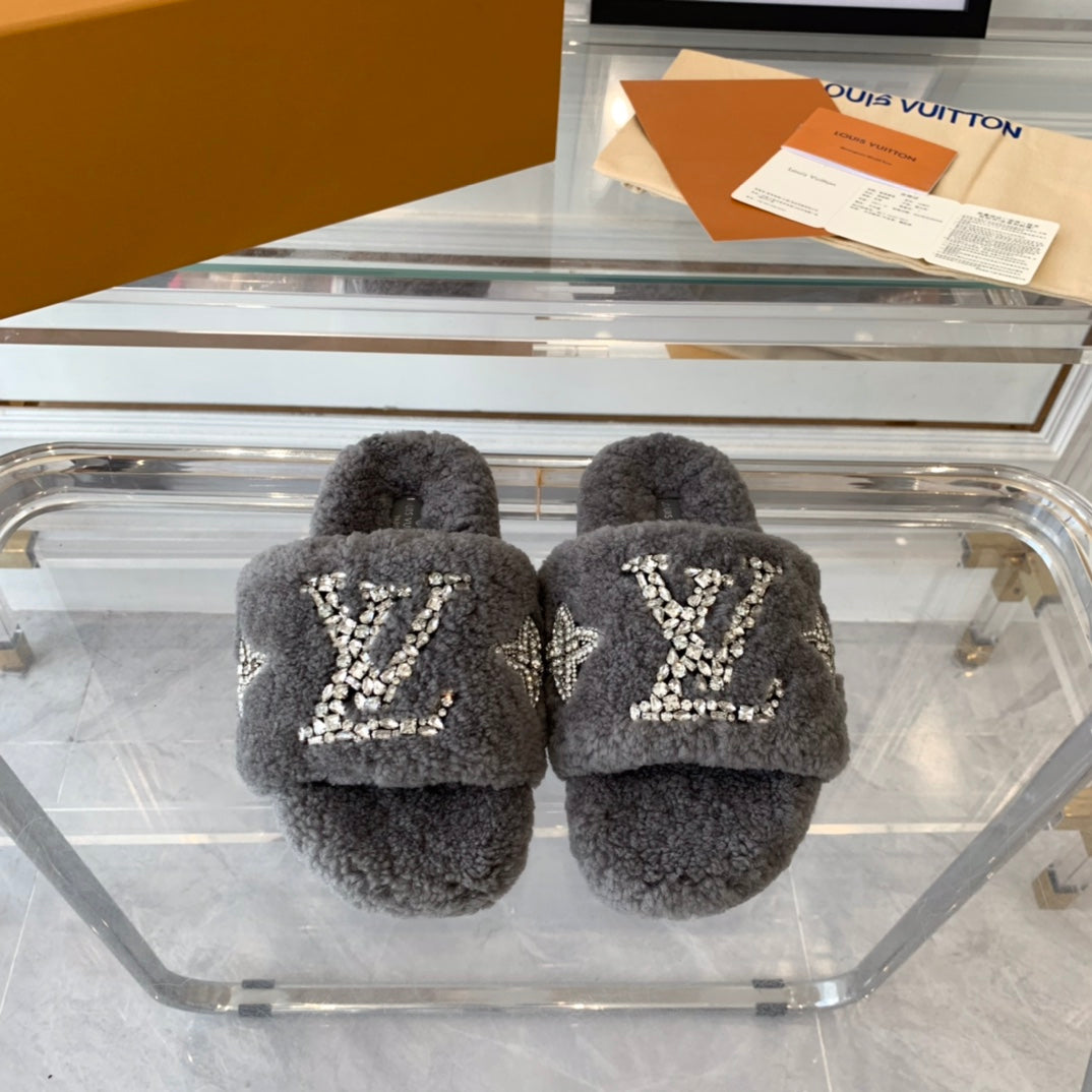 LV WOMEN'S PASEO FLAT SLIPPER IN GREY FLEECE、mysite、Cacoeks