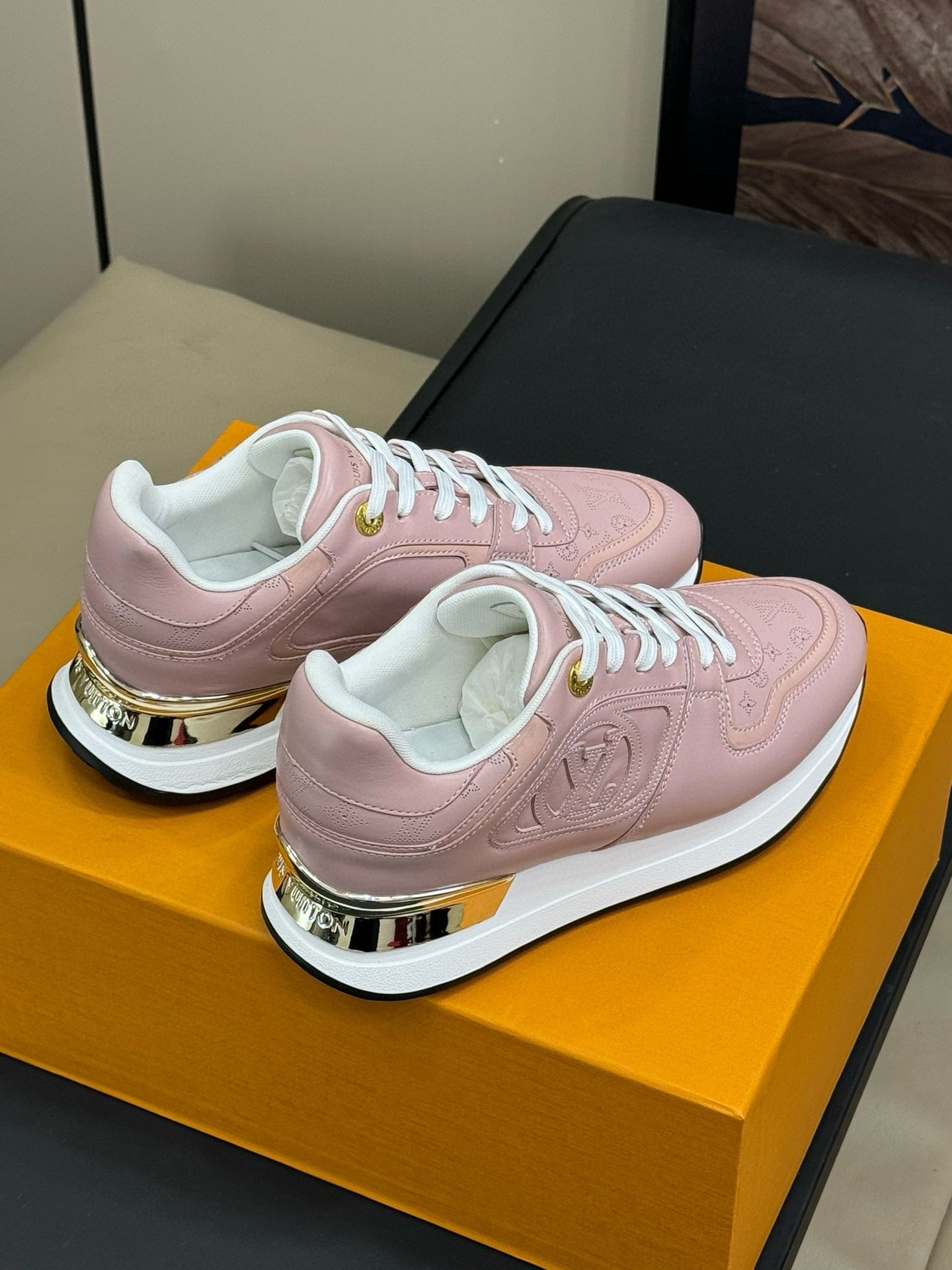 LV NEO RUN AWAY SNEAKER IN PASTEL PINK CALFSKIN、mysite、Cacoeks
