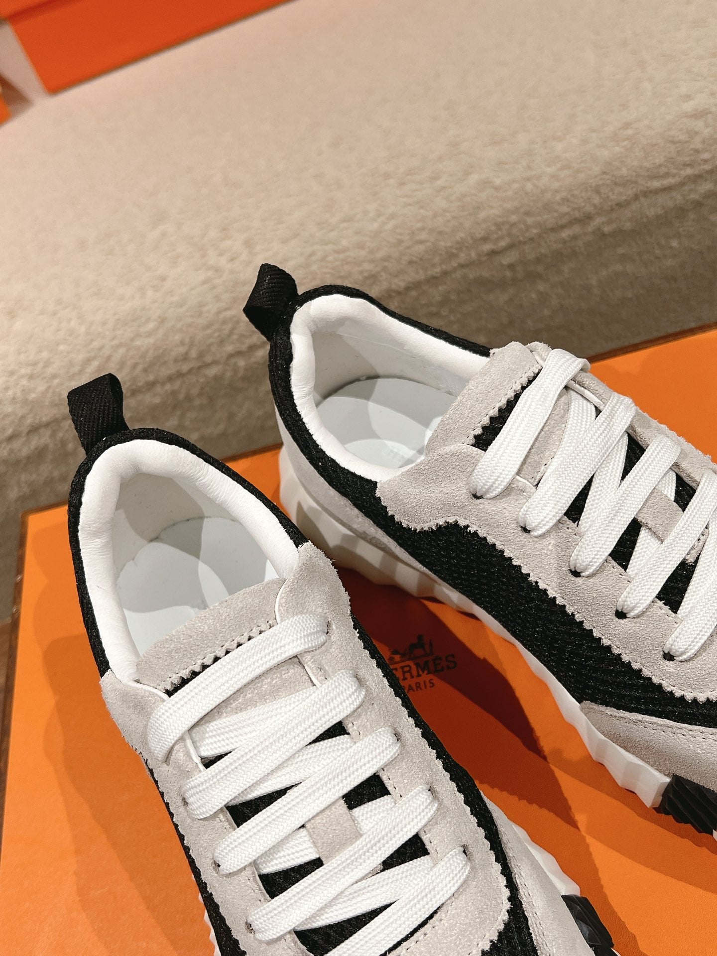 MAINLAND SNEAKER IN PALE GRAY SUEDE AND BLACK BREATHABLE MESH FABRIC、mysite、Cacoeks