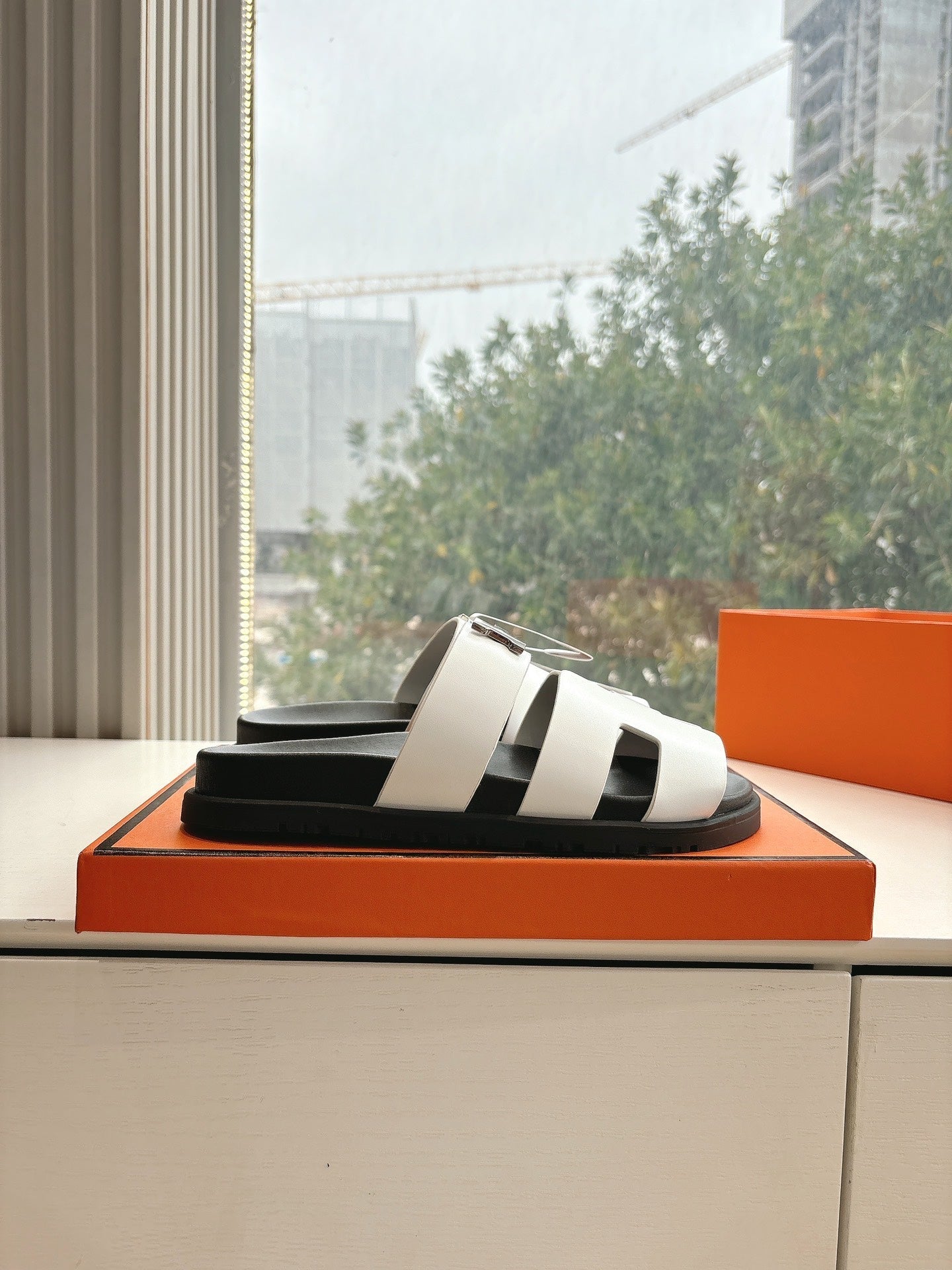 CHYPRE SANDAL IN WHITE CALFSKIN、mysite、Cacoeks