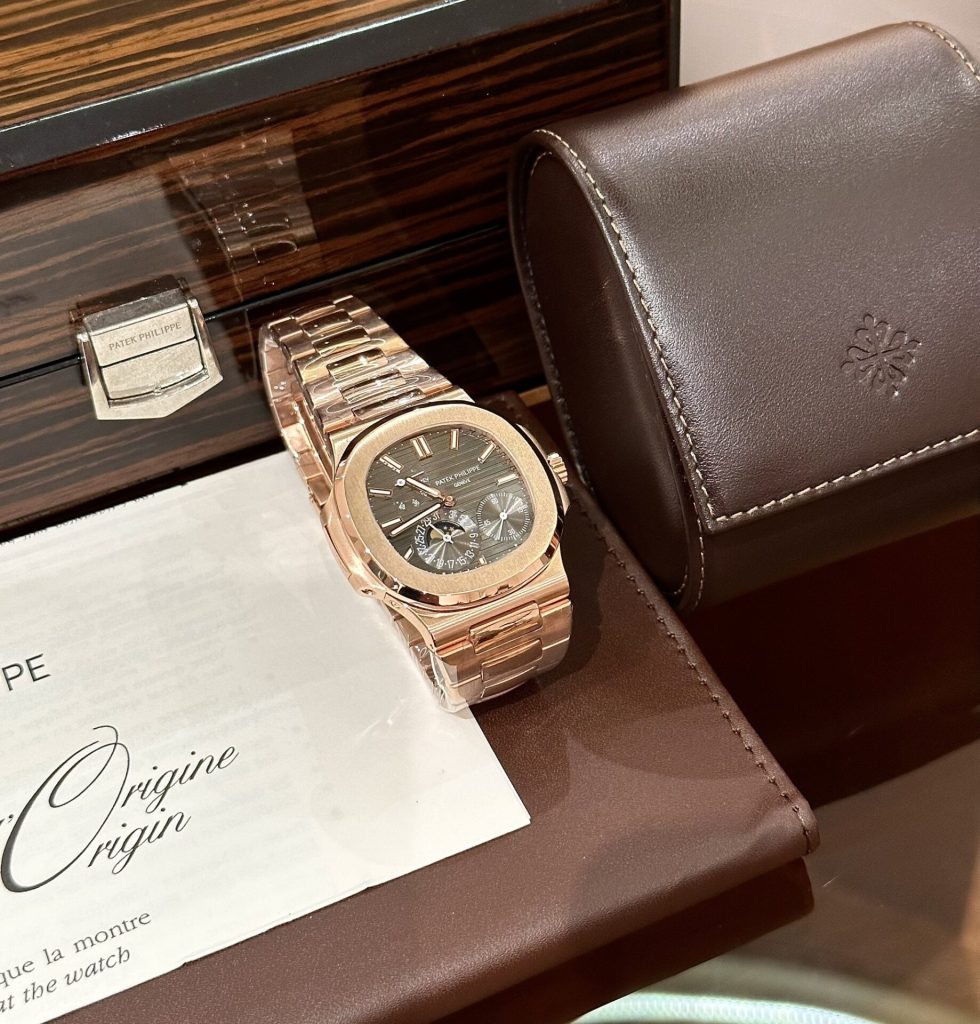 Đồng Hồ Patek Philippe Nautilus 5712R Chế Tác Bọc Vàng Hồng GRF 40mm (1)