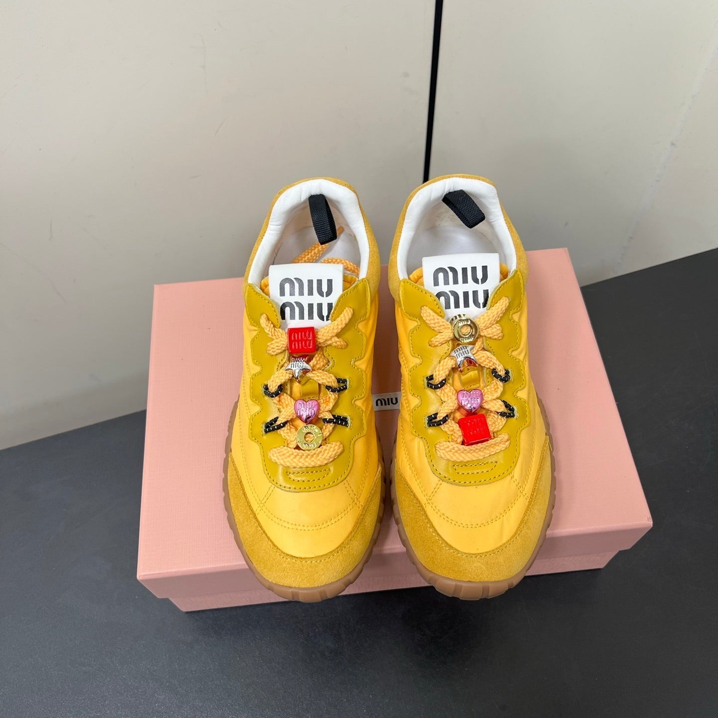 TYRE SNEAKERS IN YELLOW TECHNICAL FABRIC AND SUEDE WITH STICKER、mysite、Cacoeks
