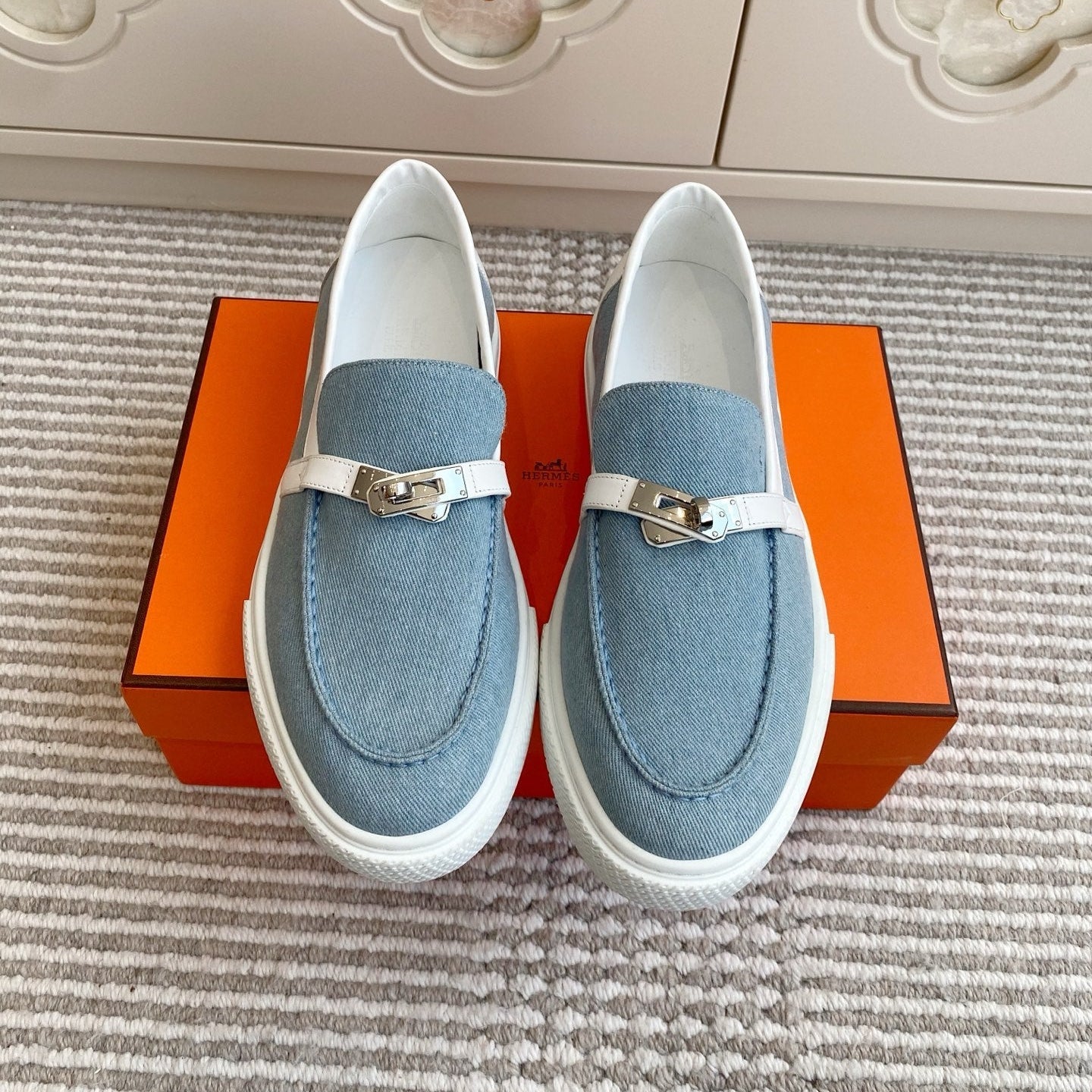 HM 25S SLIP-ON IN SKY BLUE CANVAS WITH SILVER HARDWARE、mysite、Cacoeks
