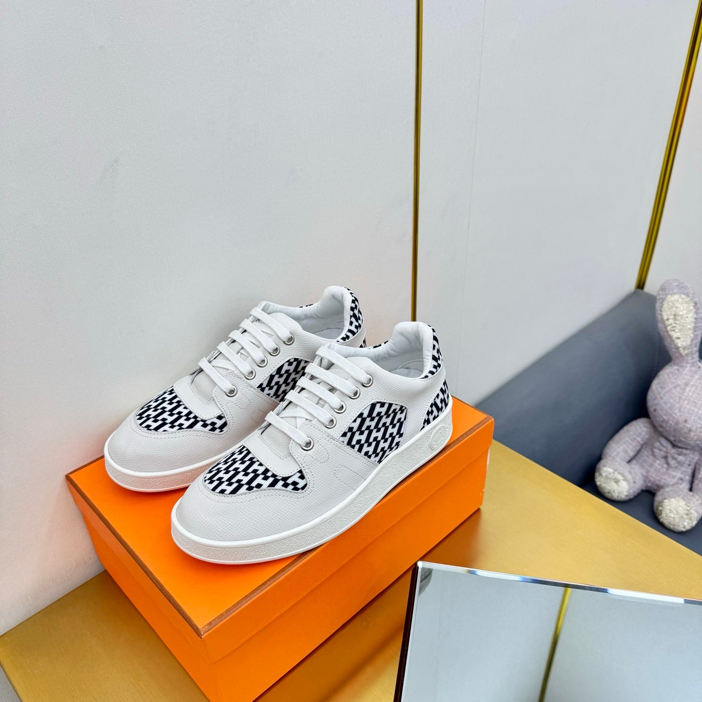 FREE SNEAKER IN WHITE CALFSKIN AND "H EN BIAIS" BLACK CANVAS、mysite、Cacoeks