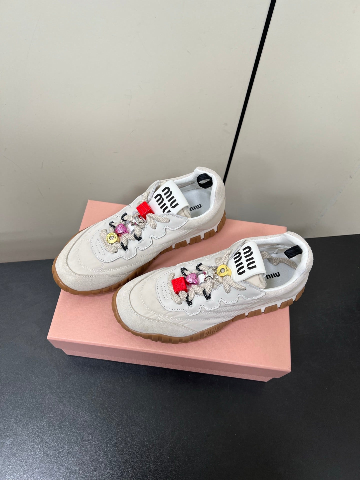 TYRE SNEAKERS IN OFF WHITE TECHNICAL FABRIC AND SUEDE WITH STICKER、mysite、Cacoeks