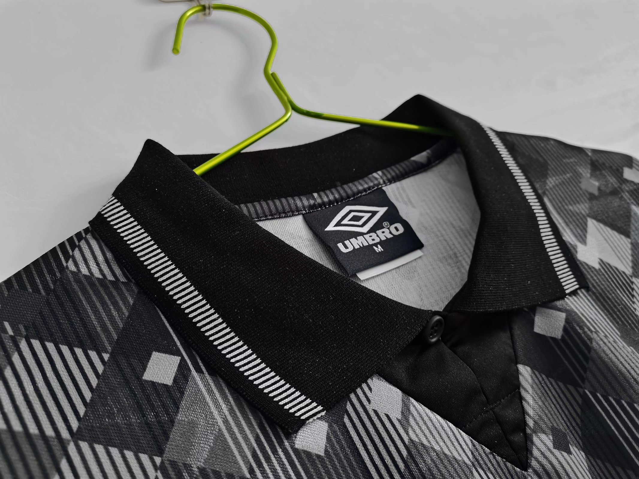 GlobeJersey-Retro England 1990 Black Jersey