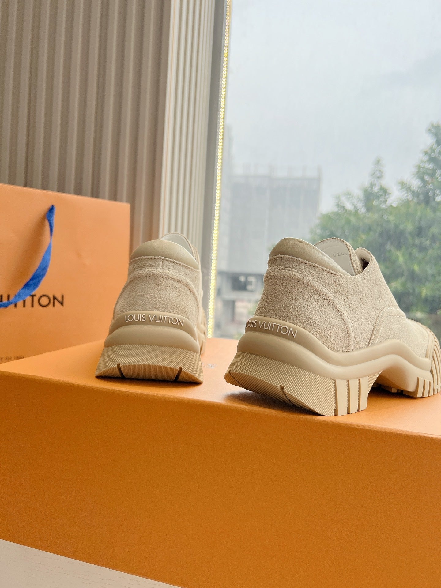 LV ARCHLIGHT SKATE SNEAKER IN PALE BROWN EMBOSSED SUEDE、mysite、Cacoeks