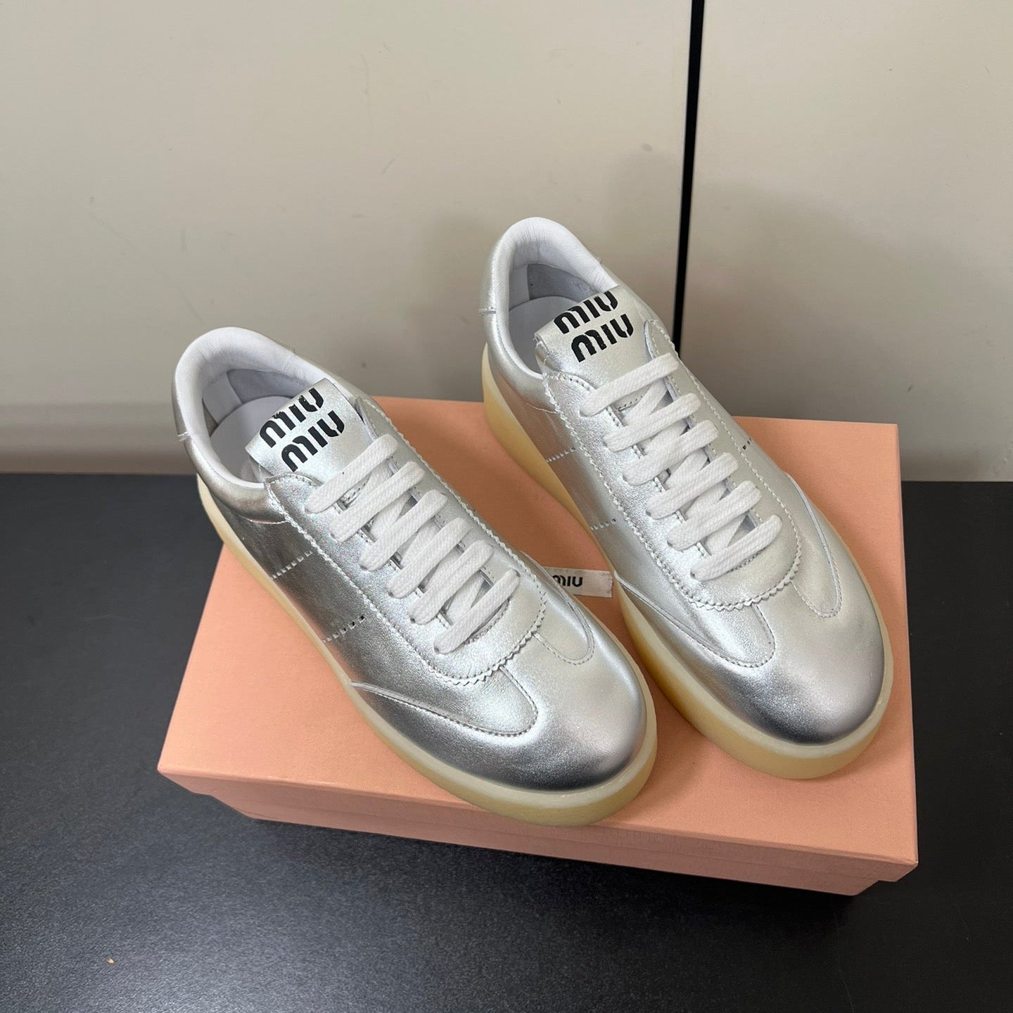 THICK-SOLED RETRO SNEAKERS IN SILVER METALLIC SMOOTH LAMBSKIN、mysite、Cacoeks