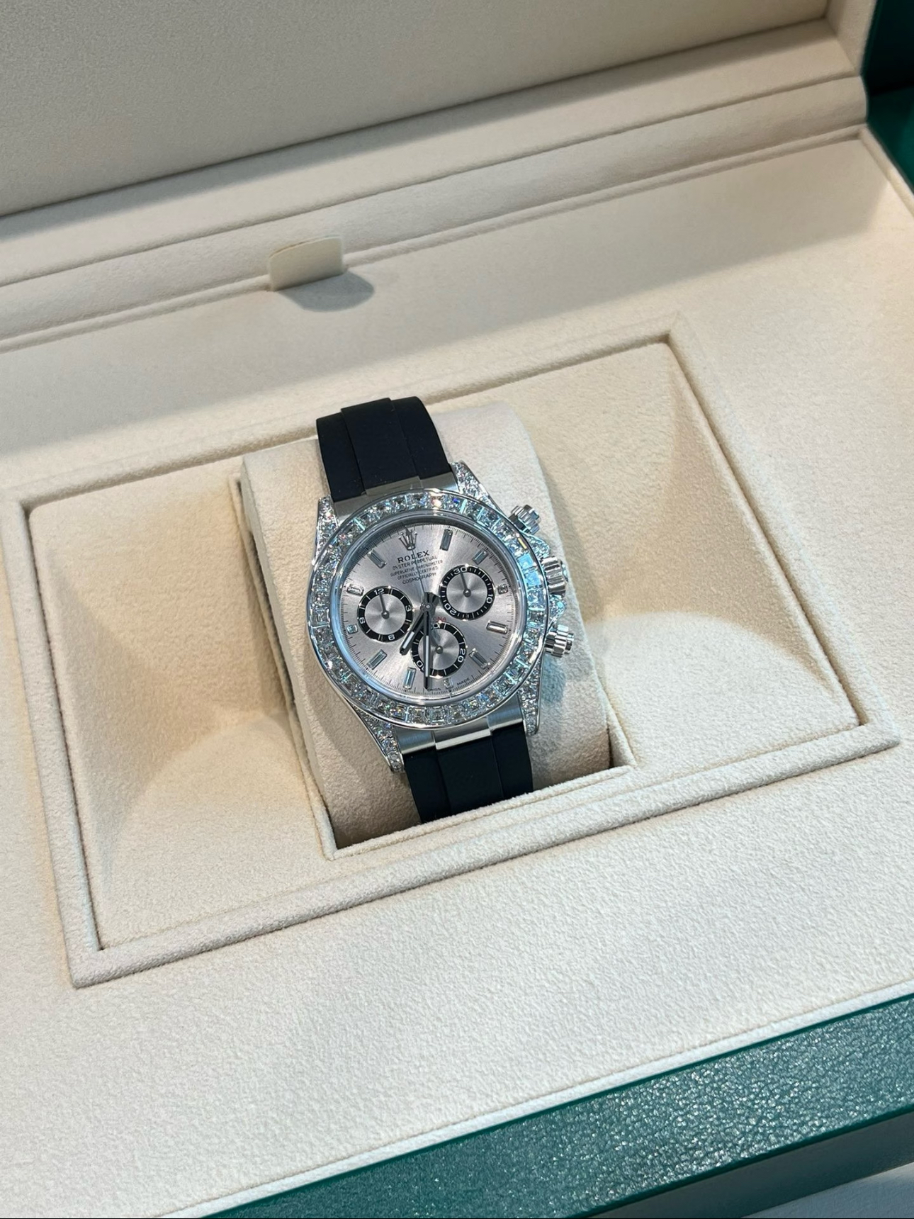 Rolex Daytona 40mm Super Clone Swiss Watch White Gold Diamond Bezel Oysterflex Strap Diamond Paved Dial Ref M126539TBR-0002 4131 Swiss Movement