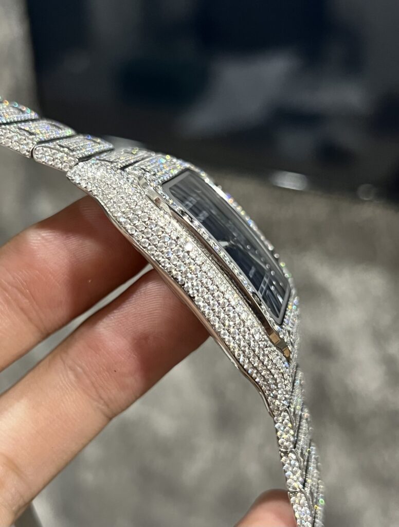 Đồng Hồ Cartier Santos Đính Full Kim Cương Moissanite Mặt Xanh 39 (4)
