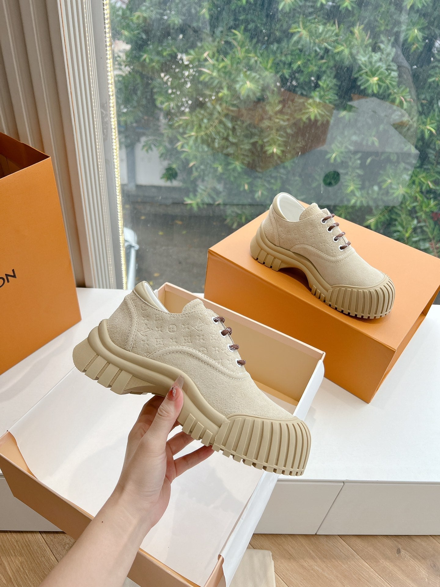 LV ARCHLIGHT SKATE SNEAKER IN PALE BROWN EMBOSSED SUEDE、mysite、Cacoeks