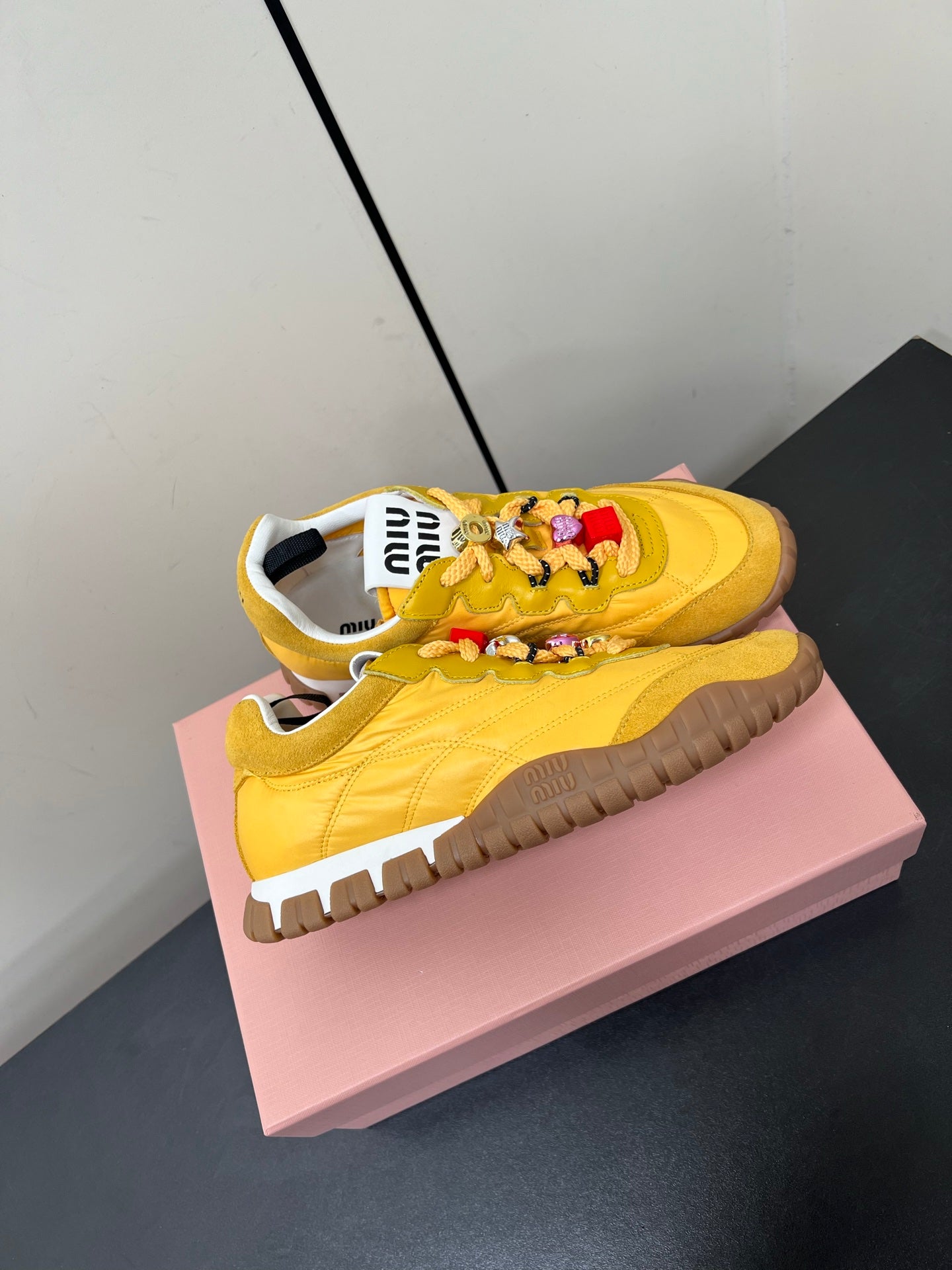 TYRE SNEAKERS IN YELLOW TECHNICAL FABRIC AND SUEDE WITH STICKER、mysite、Cacoeks