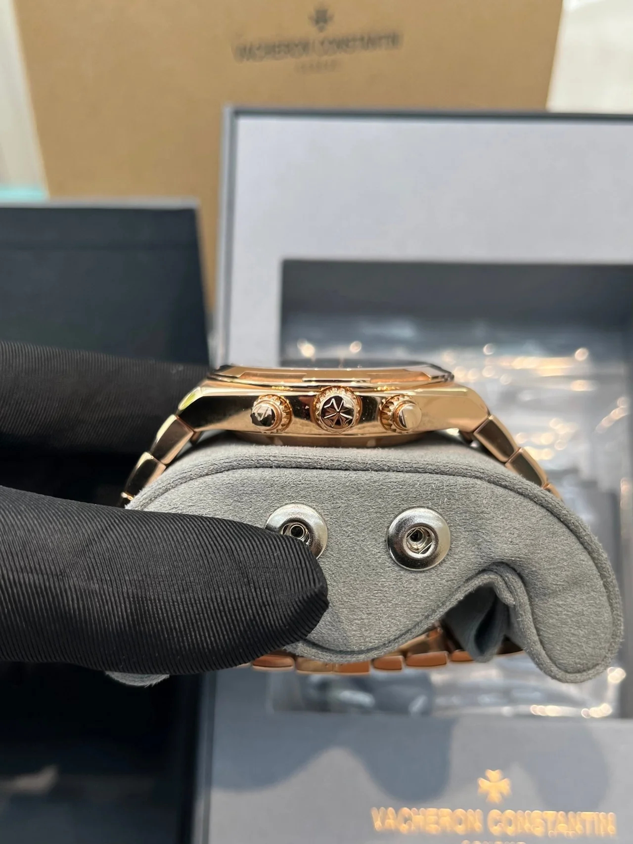 Vacheron Constantin Overseas Ref. 5520V/210R-B966 Super Clone Watch – Rose Gold Blue Dial Fake Replica