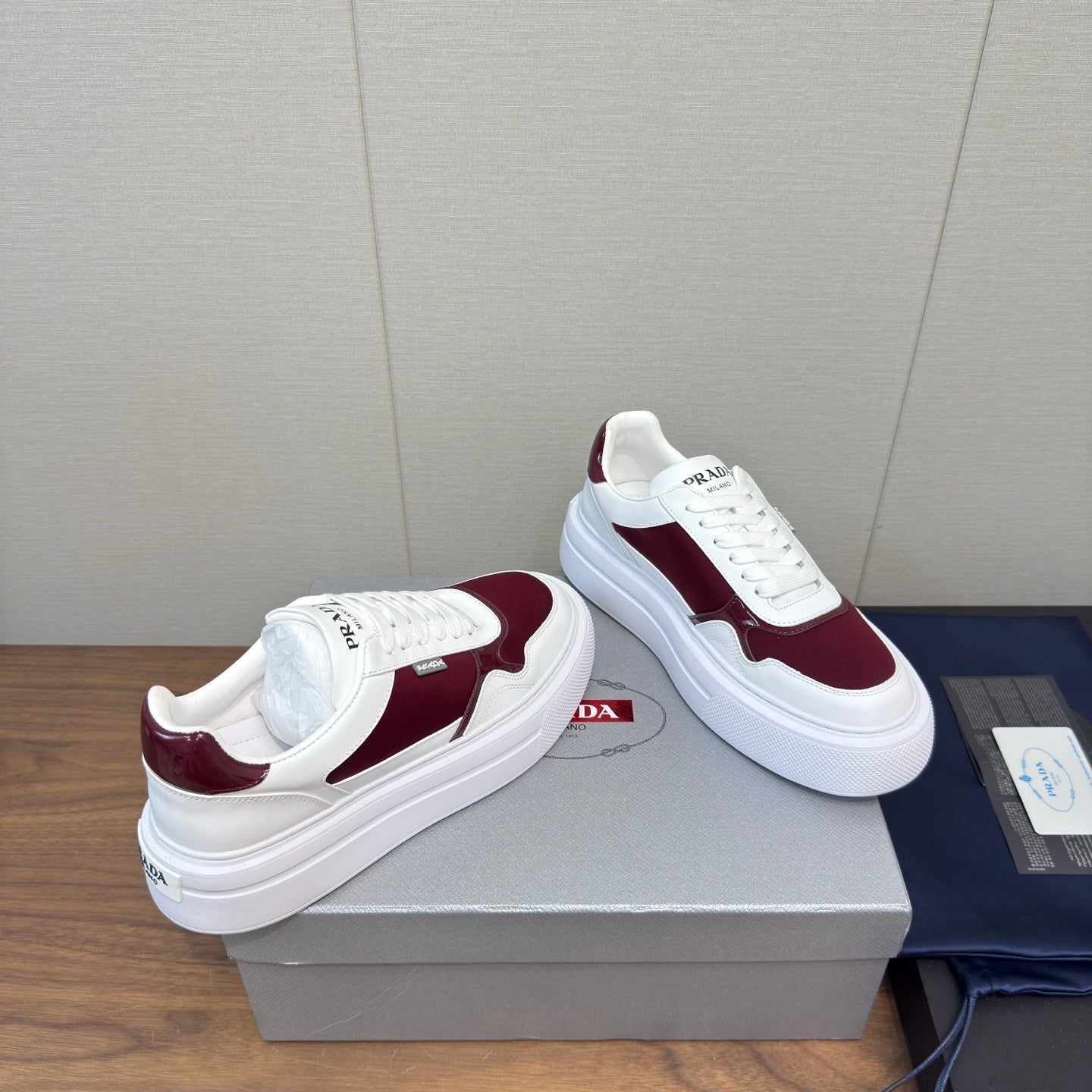 PRADA 25S DOWNTOWN BOLD SNEAKERS 45MM IN WHITE AND BURGUNDY CALFSKIN、mysite、Cacoeks