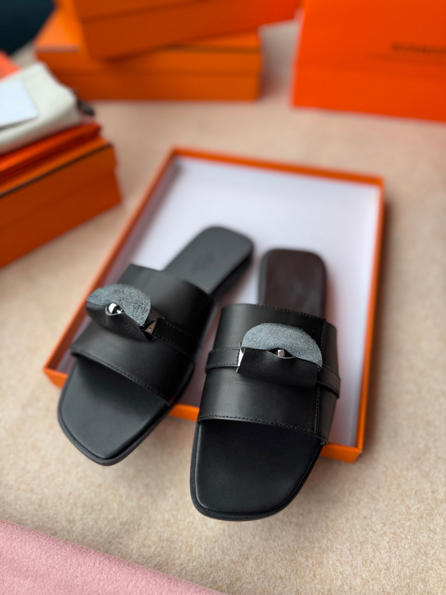 0RAN SANDALS IN BLACK CALFSKIN、mysite、Cacoeks